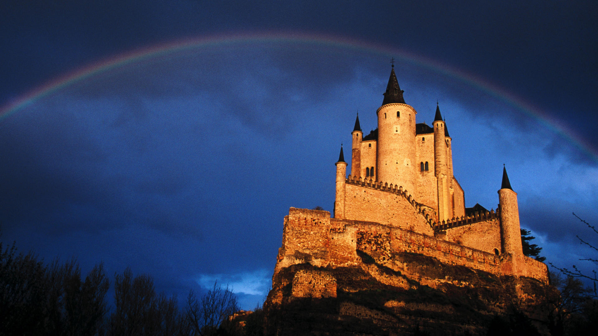 Испанский замок Алькасар в Сеговии