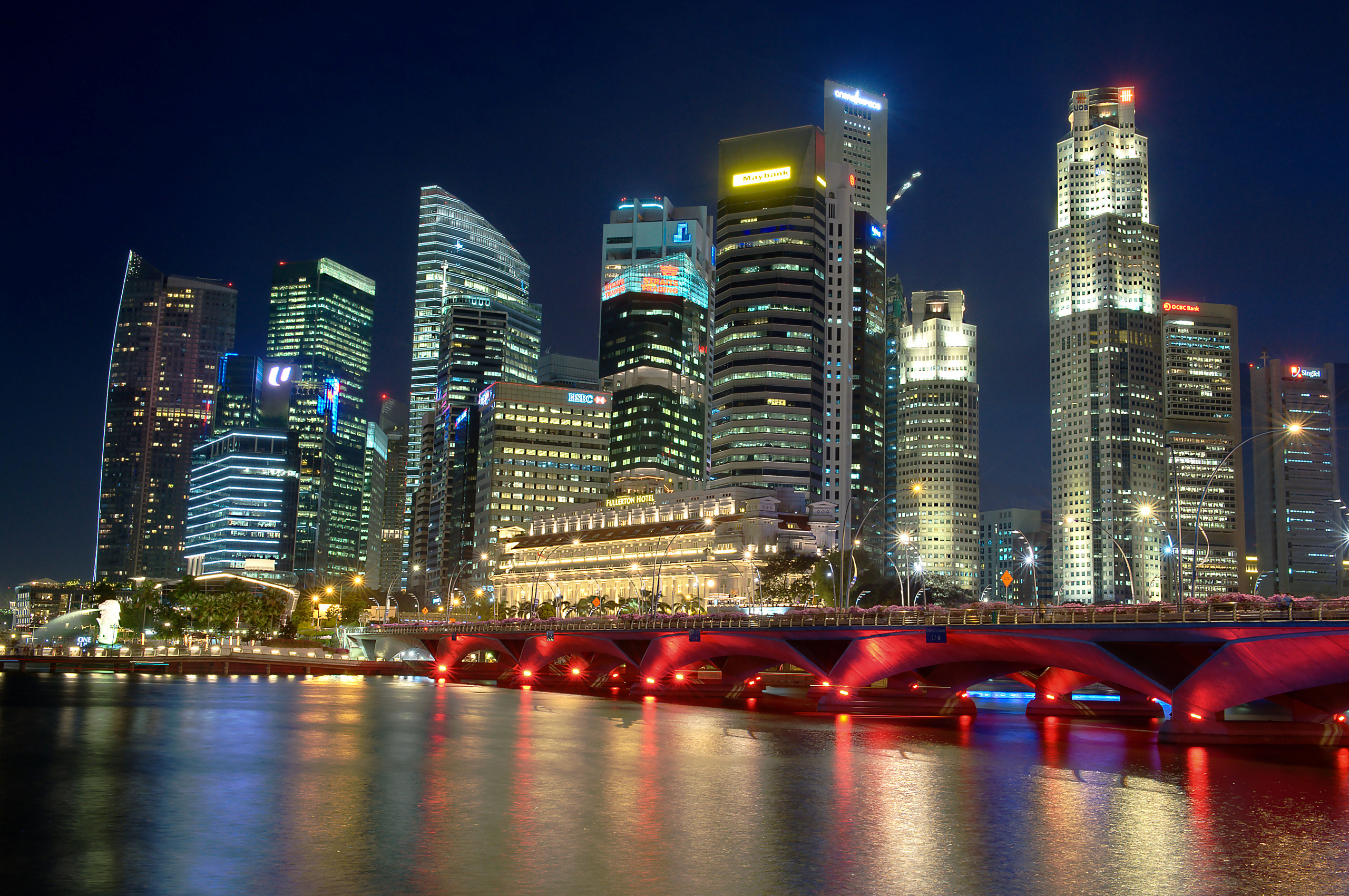 272454 скачать картинку архитектура, сингапур, города, сделано человеком, здание, городской пейзаж, свет, ночь, отражение, небоскрёб, вода - обои и заставки бесплатно