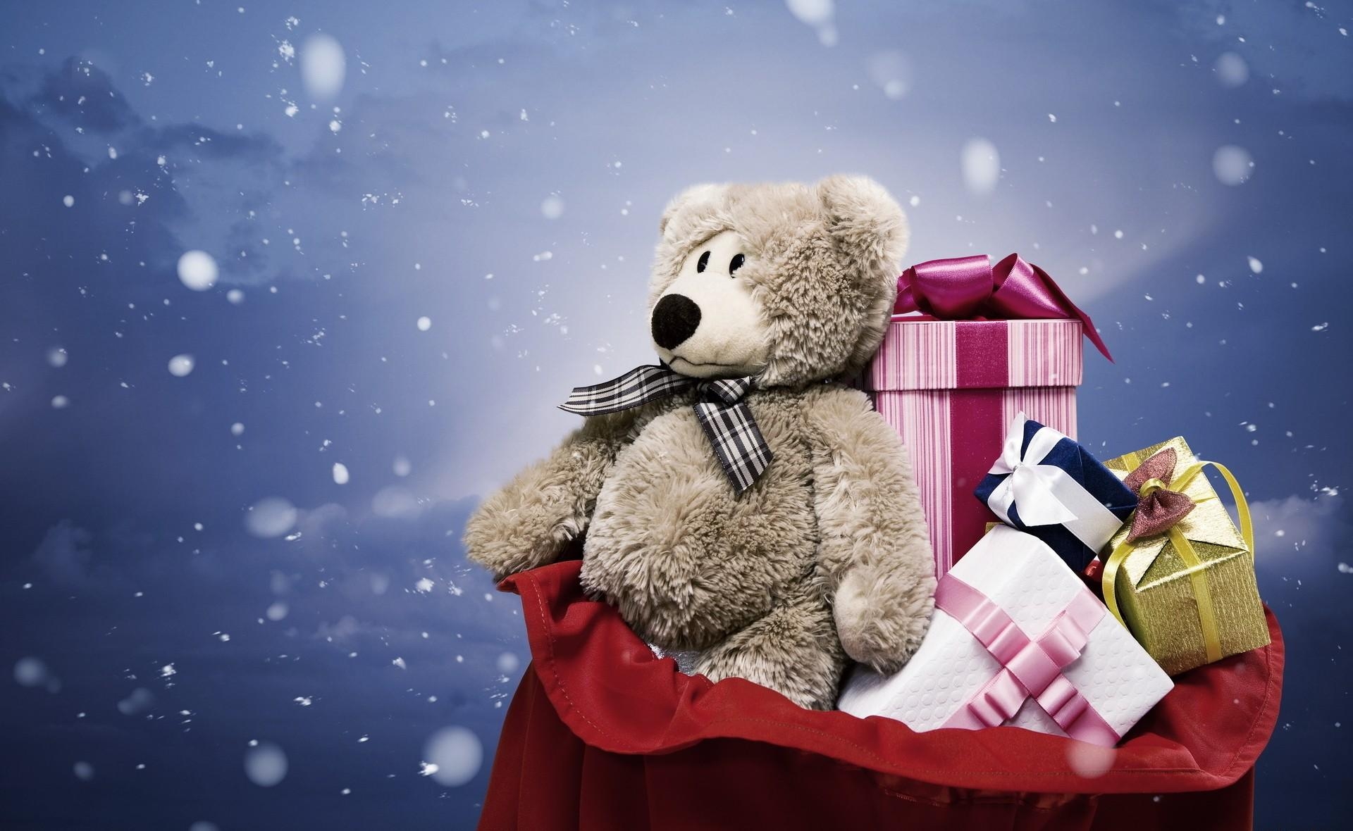 137359 Hintergrundbild herunterladen weihnachten, neujahr, feiertage, schnee, neues jahr, bär, tasche, sack, die geschenke, geschenke - Bildschirmschoner und Bilder kostenlos