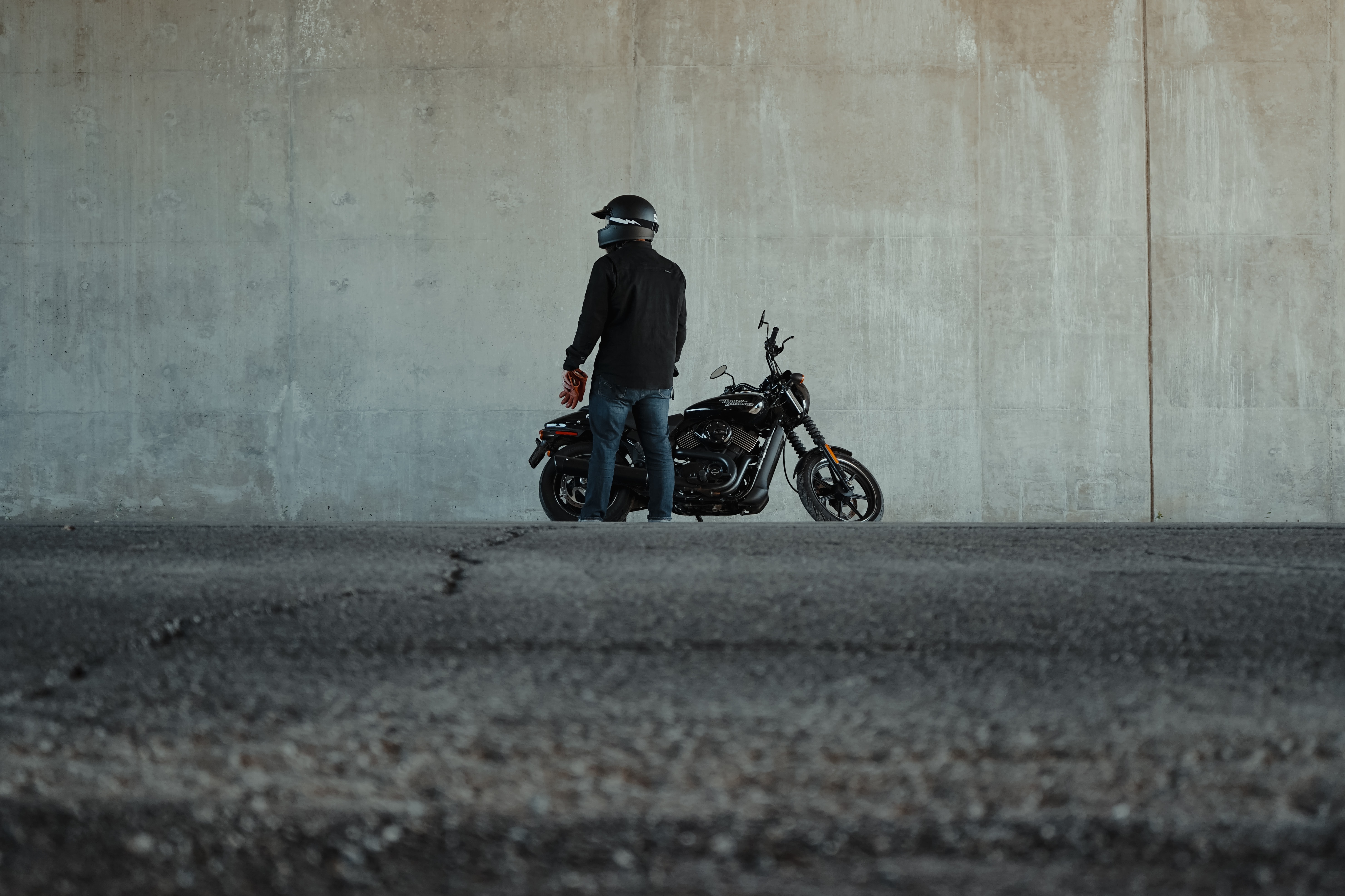 86268 baixar papel de parede motocicletas, vista lateral, capacete, motocicleta, motociclistas - protetores de tela e imagens gratuitamente