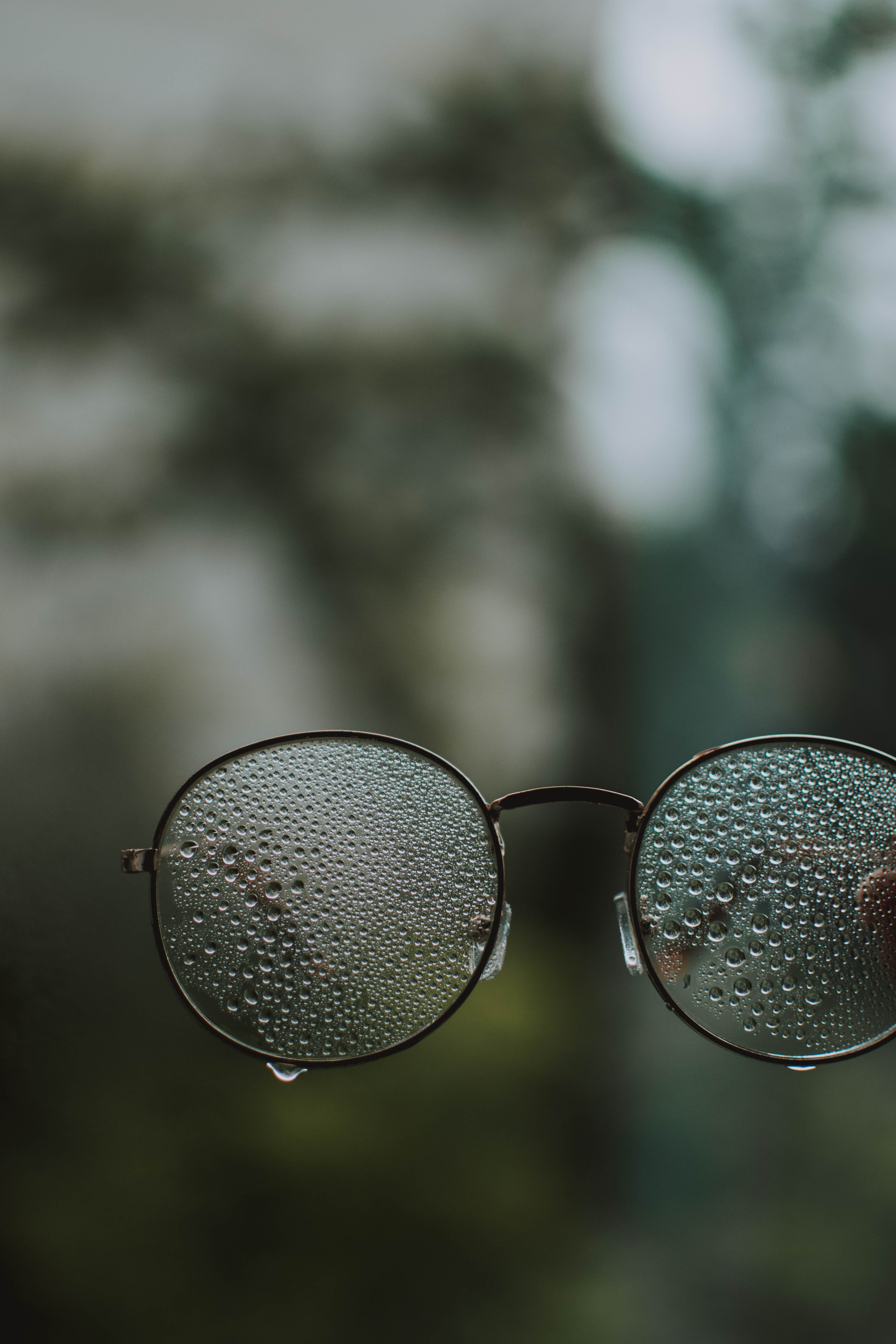 Download mobile wallpaper Spectacles, Glasses, Smooth, Blur, Macro, Drops, Glass for free.