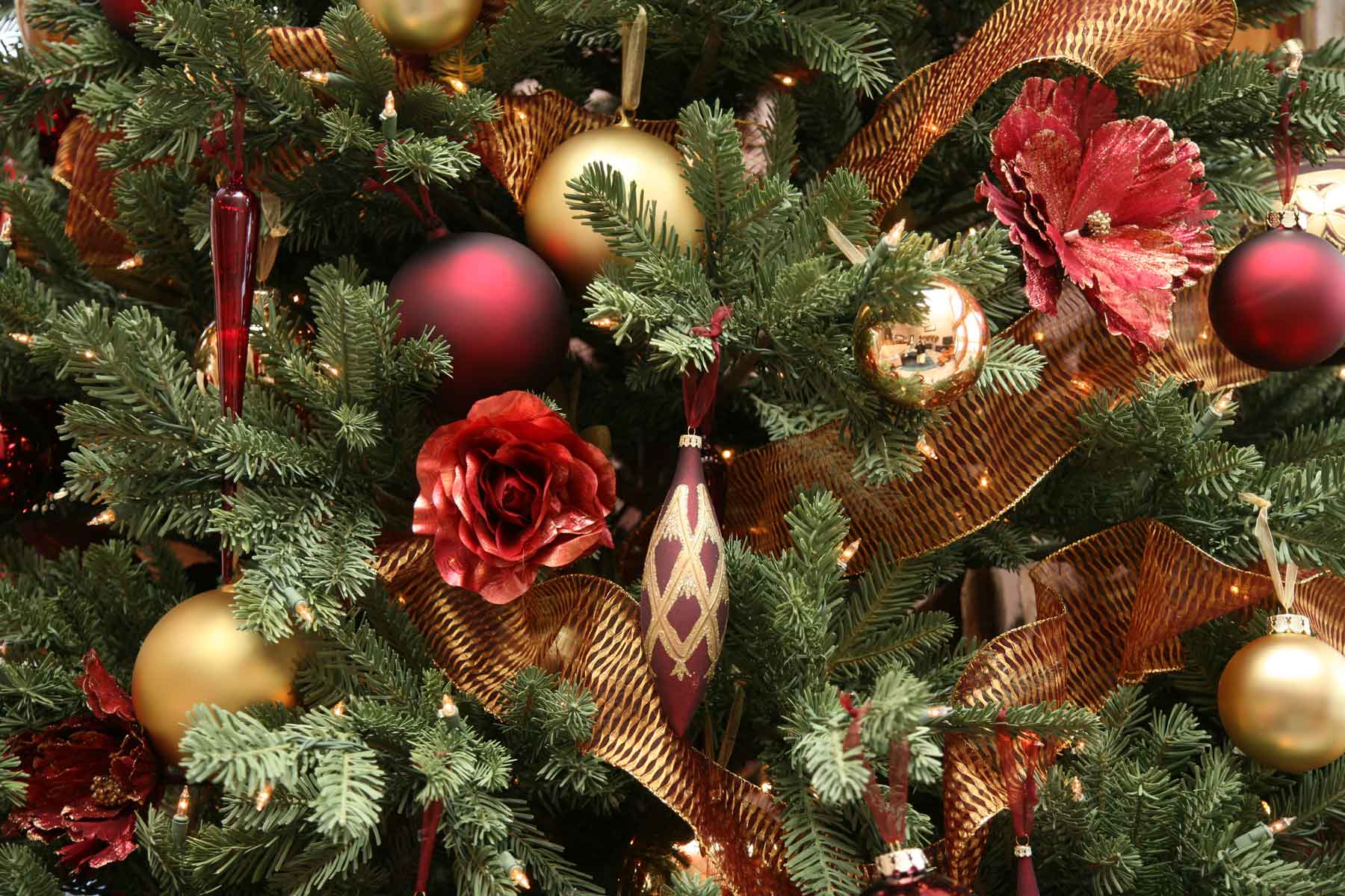 1076618 Hintergrundbild herunterladen weihnachten, weihnachtsbaum, feiertage, weihnachtsschmuck - Bildschirmschoner und Bilder kostenlos