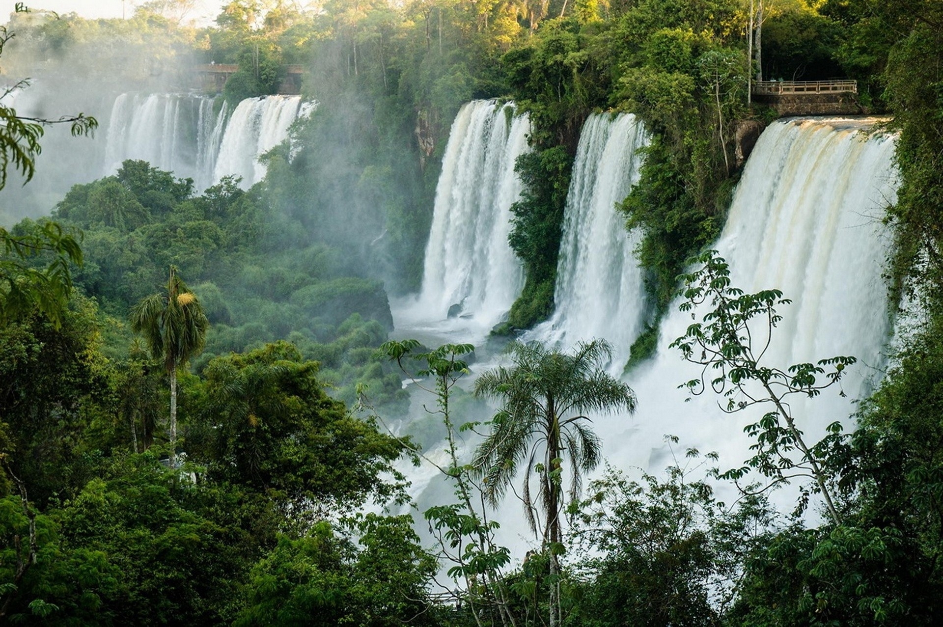 Водопад Игуасу в Южной Америке
