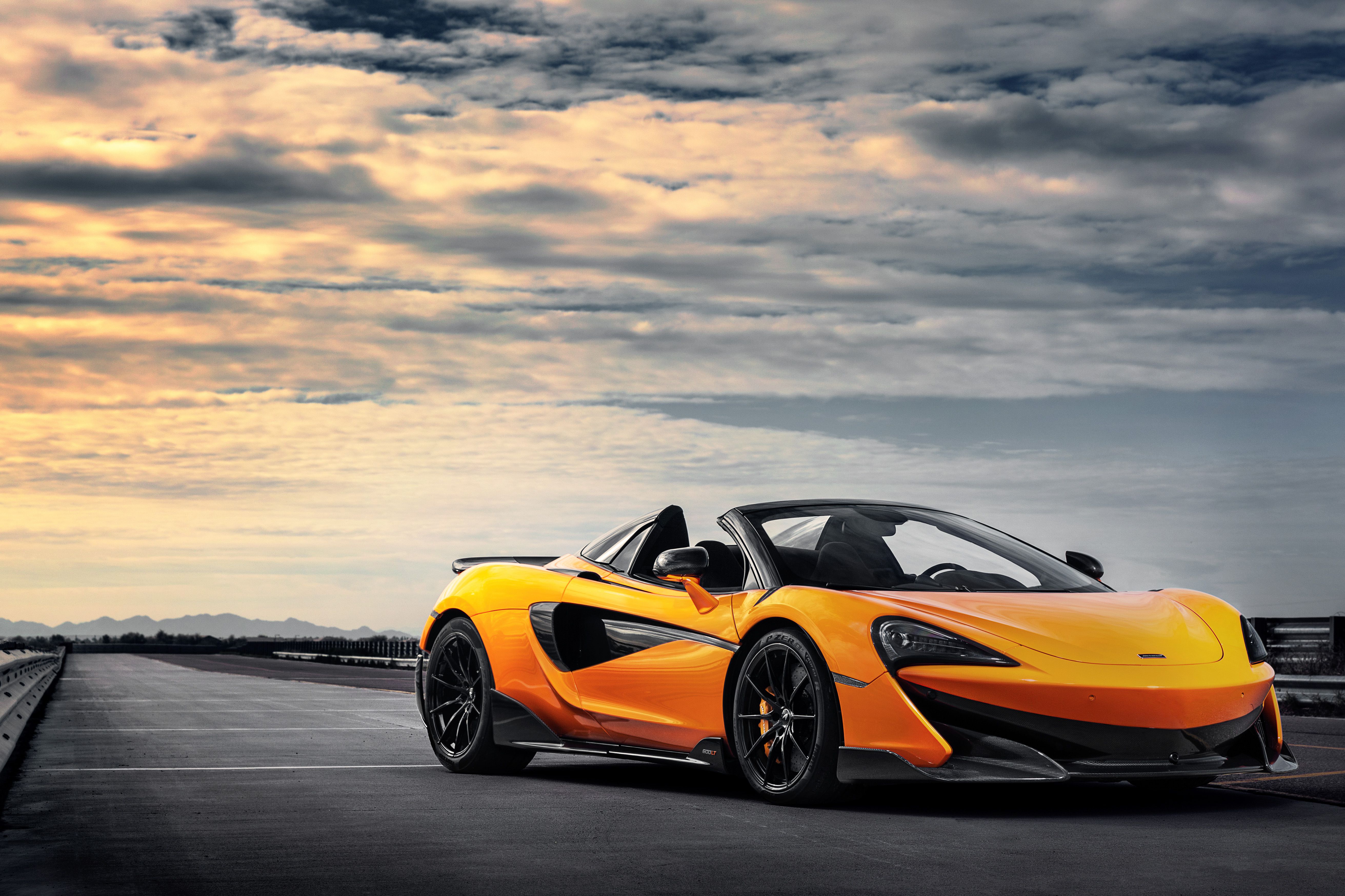 Автомобили 600. MCLAREN 600lt. Макларен 600 ЛТ. Макларен п1 2020. MCLAREN 600lt 2020.