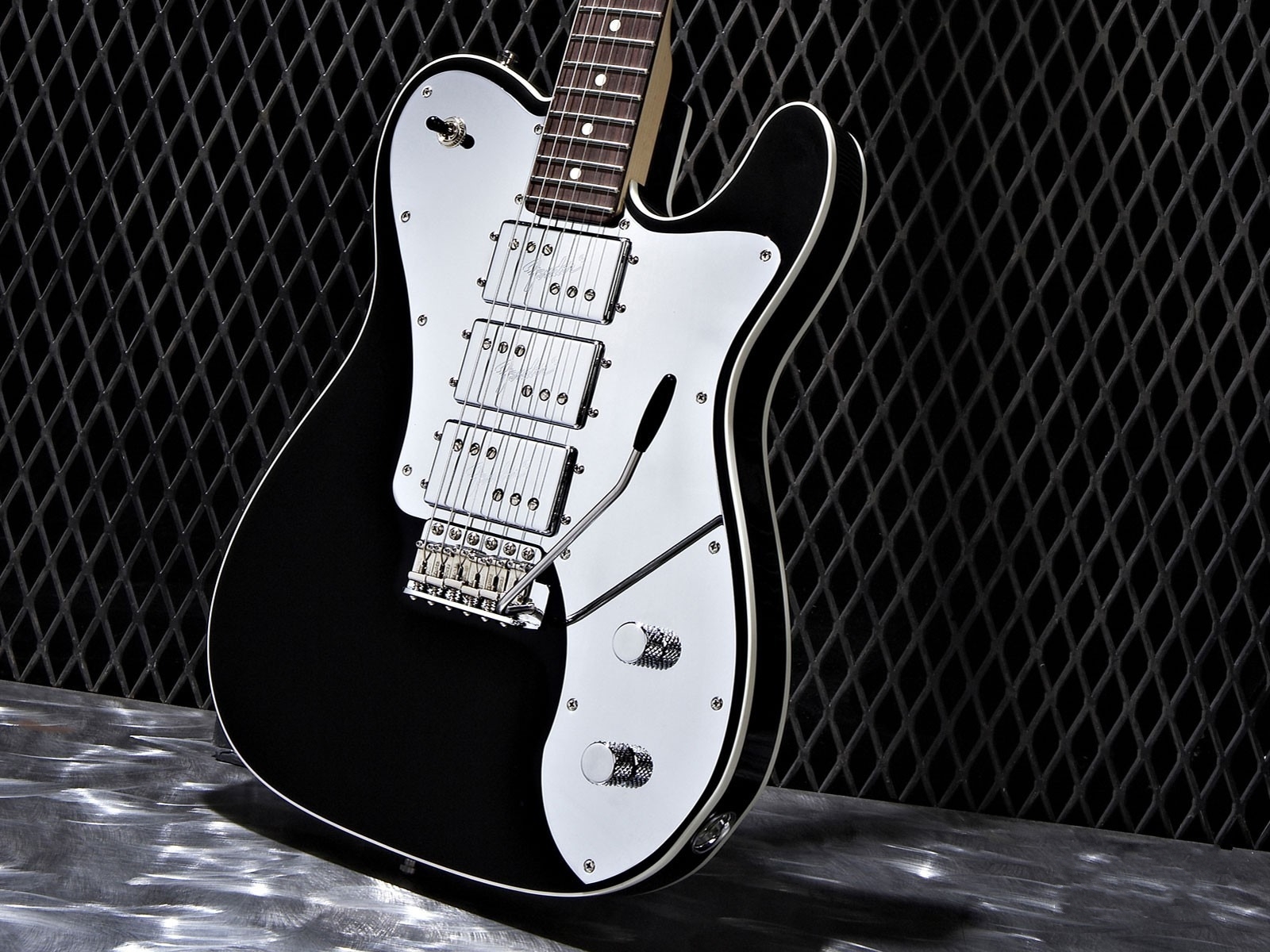 Fender Telecaster черно белый