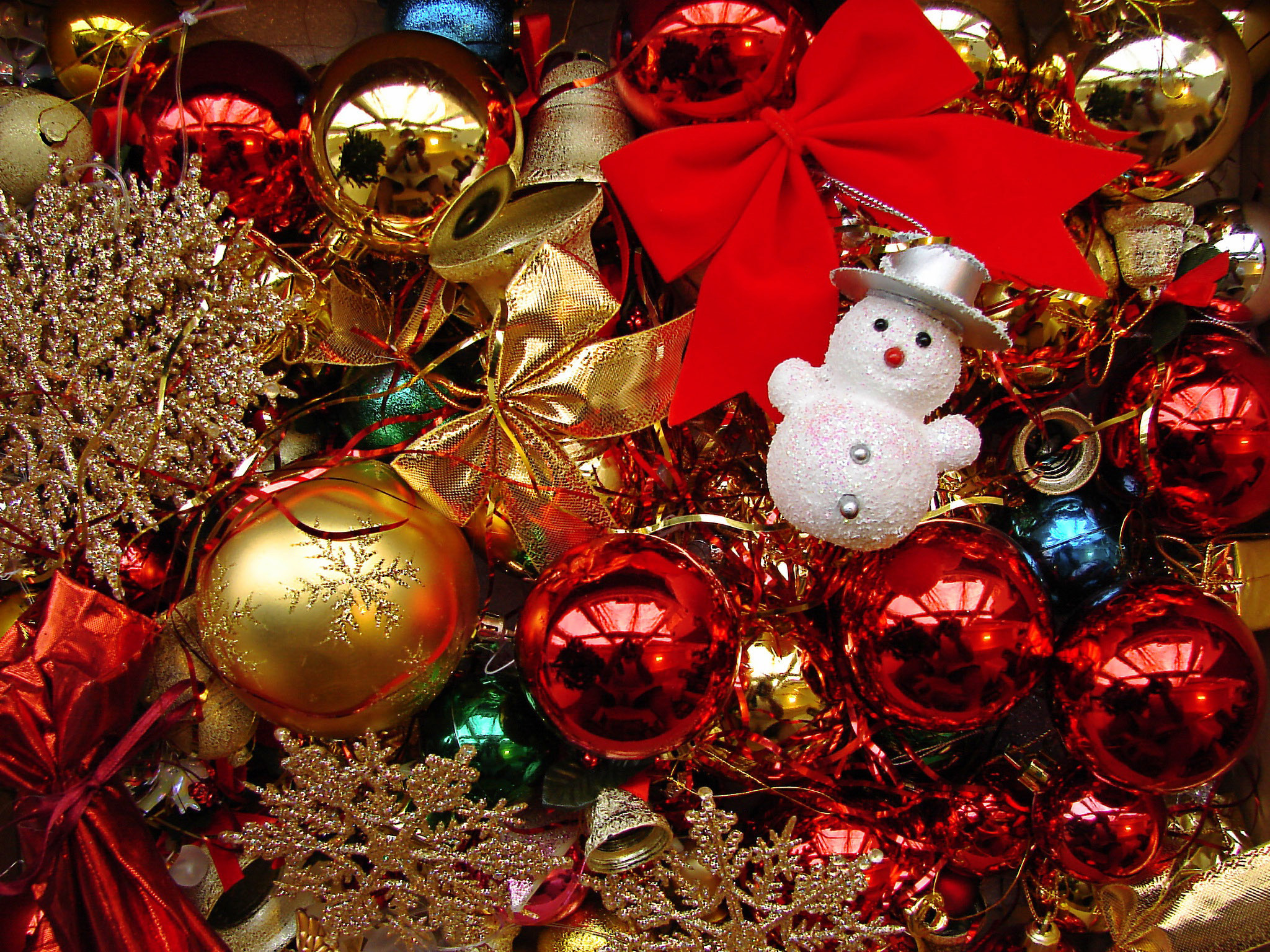 Download mobile wallpaper Decorations, New Year, Holidays, Snowman, Christmas Xmas for free.