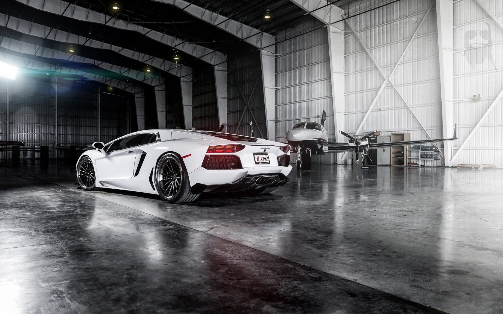 Белая Lamborghini Aventador 4k