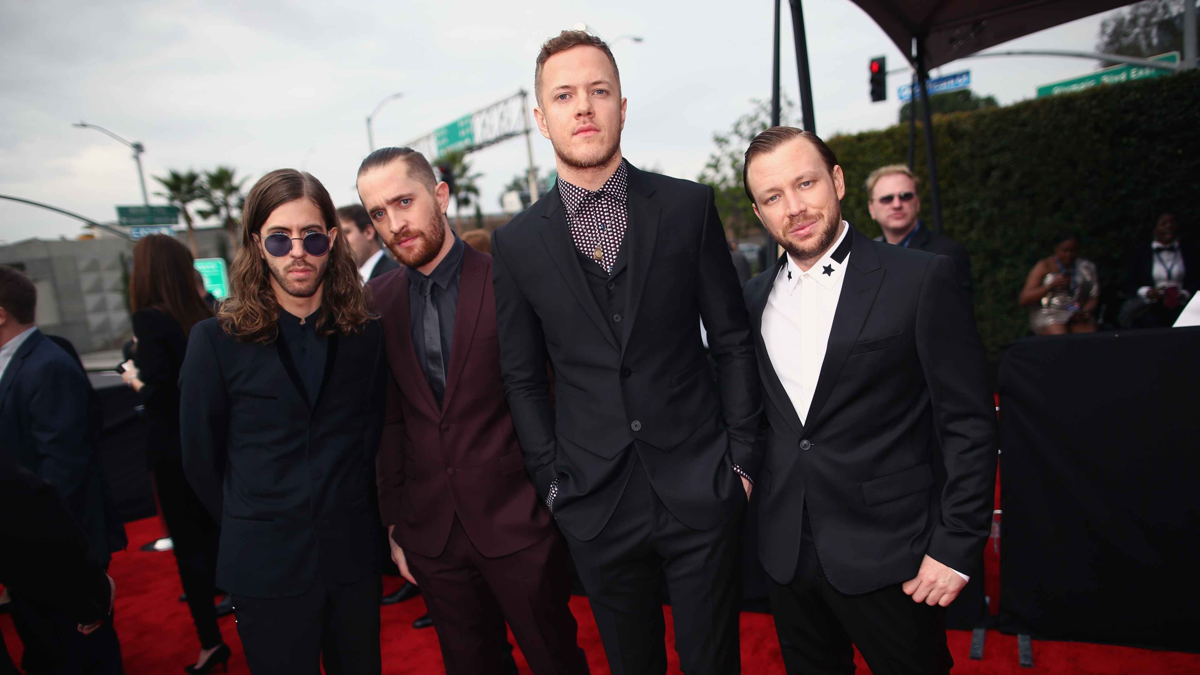 Imagine dragons билеты. Группа imagine Dragons. Imagine Dragons Grammy 2014. Imagine Dragons Grammy. Дэн Рейнольдс на красной дорожке.