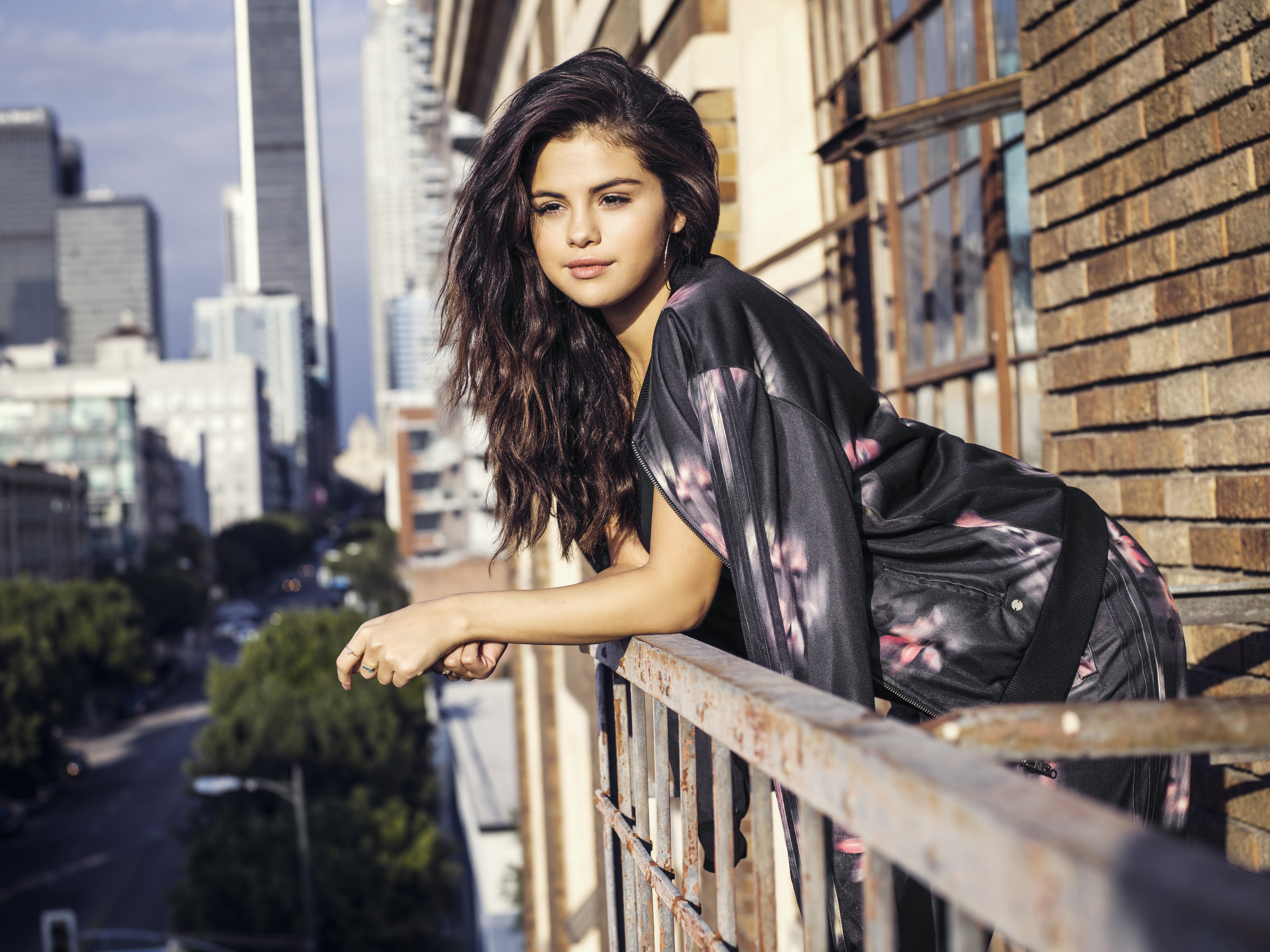 Free download wallpaper Music, Selena Gomez, Singer, American, Black Hair, Actress, Depth Of Field on your PC desktop
