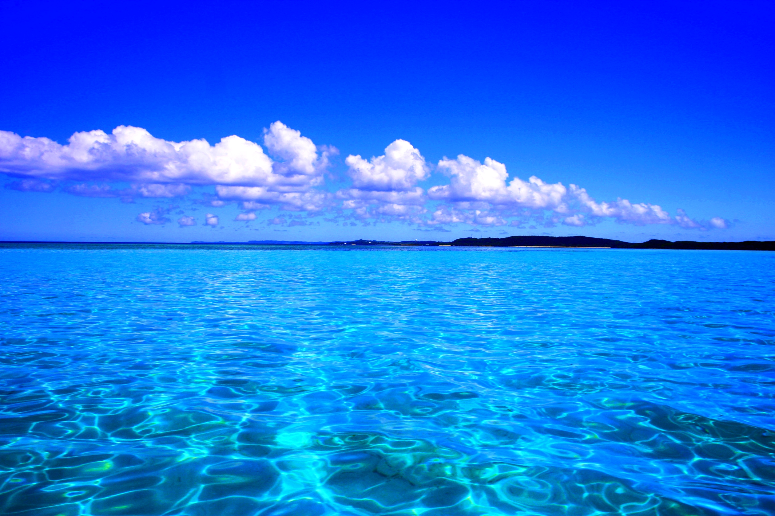 Голубое прозрачное море
