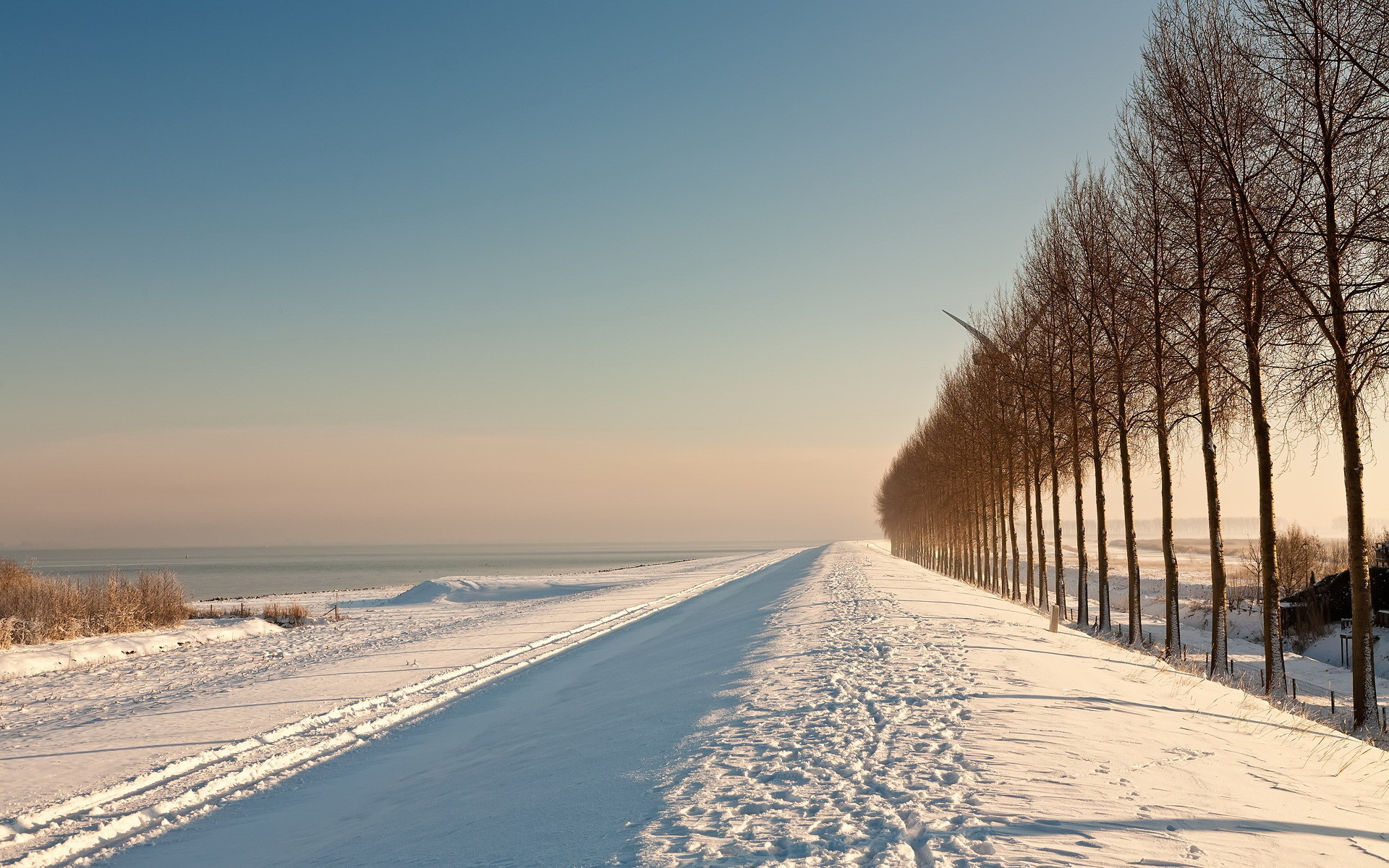 Handy-Wallpaper Landschaft, Winter, Schnee, Bäume, Roads kostenlos herunterladen.