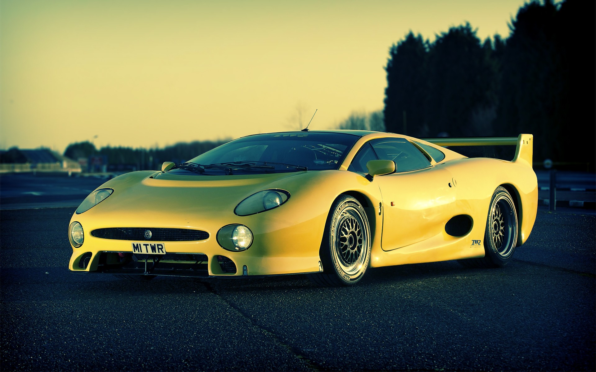 Jaguar xj220 желтый