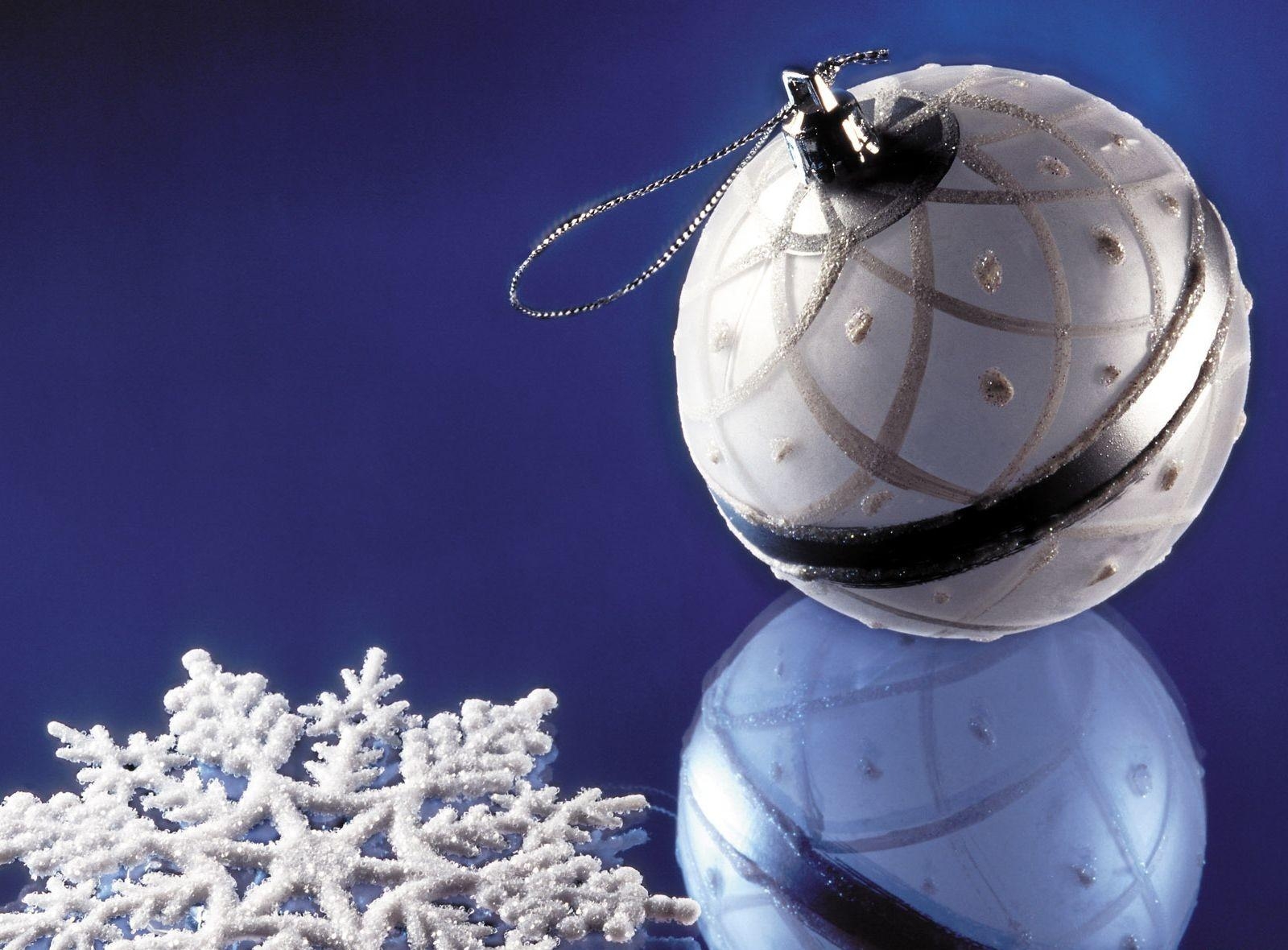 holidays, reflection, christmas tree toy, snowflake Full HD