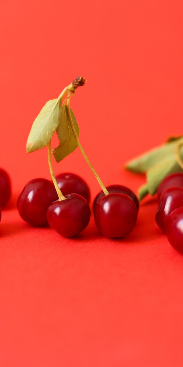 Some cherries. Вишня (ягода). Красная вишня. Фон красный Вишенки. Вишня на заставку.