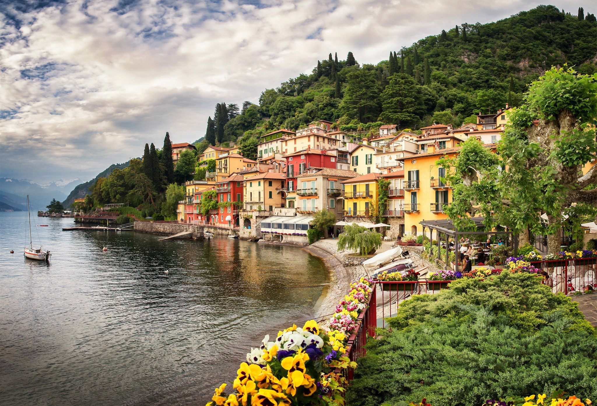 italy, lake como, varenna, man made, lombardy, towns Smartphone Background