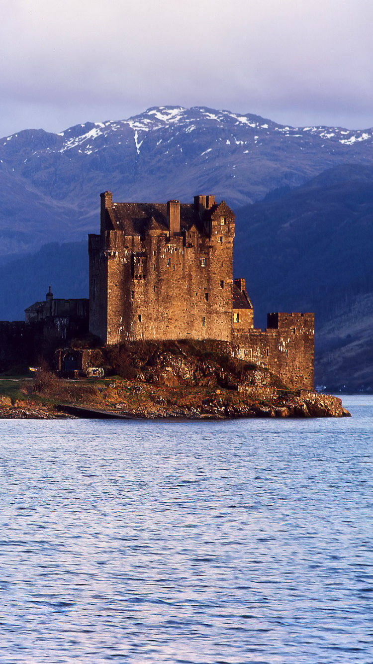 Download mobile wallpaper Castles, Mountain, Lake, Bridge, Scotland, Man Made, Castle, Eilean Donan Castle for free.