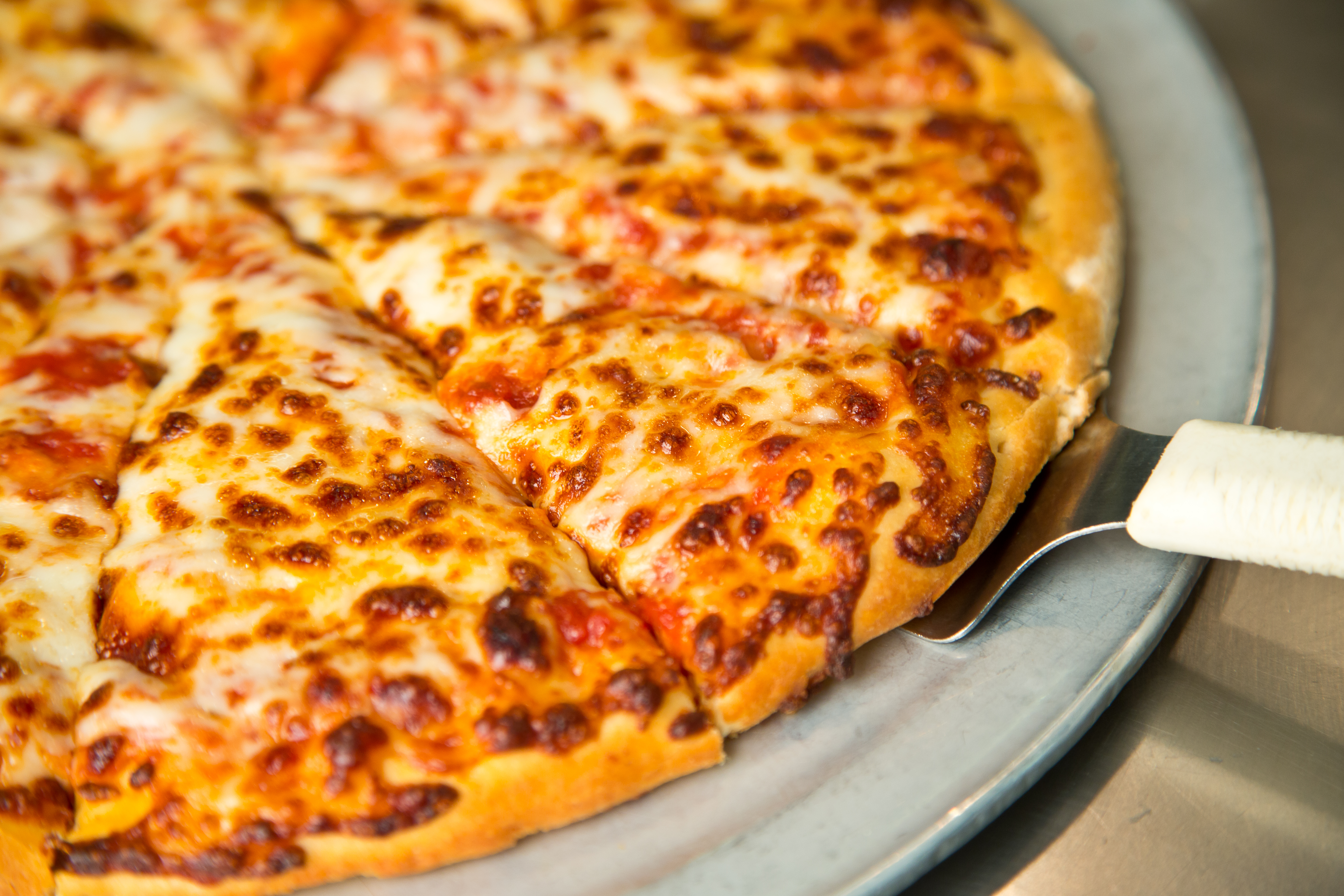 65986 Bild herunterladen lebensmittel, pizza, cheese, bäckereiprodukte, backen, 2015, nationaler pizzatag, national pizza day - Hintergrundbilder und Bildschirmschoner kostenlos
