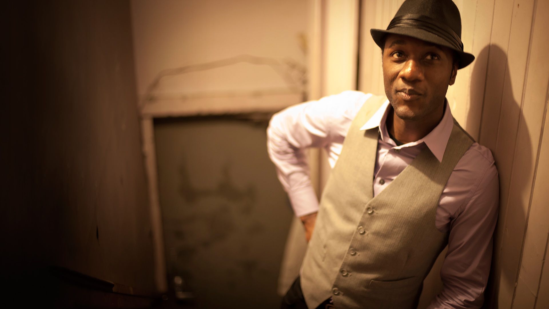 Aloe Blacc. Aloe Blacc с женой. Aloe Blacc i need a Dollar. Aloe Blacc - fortunate son.