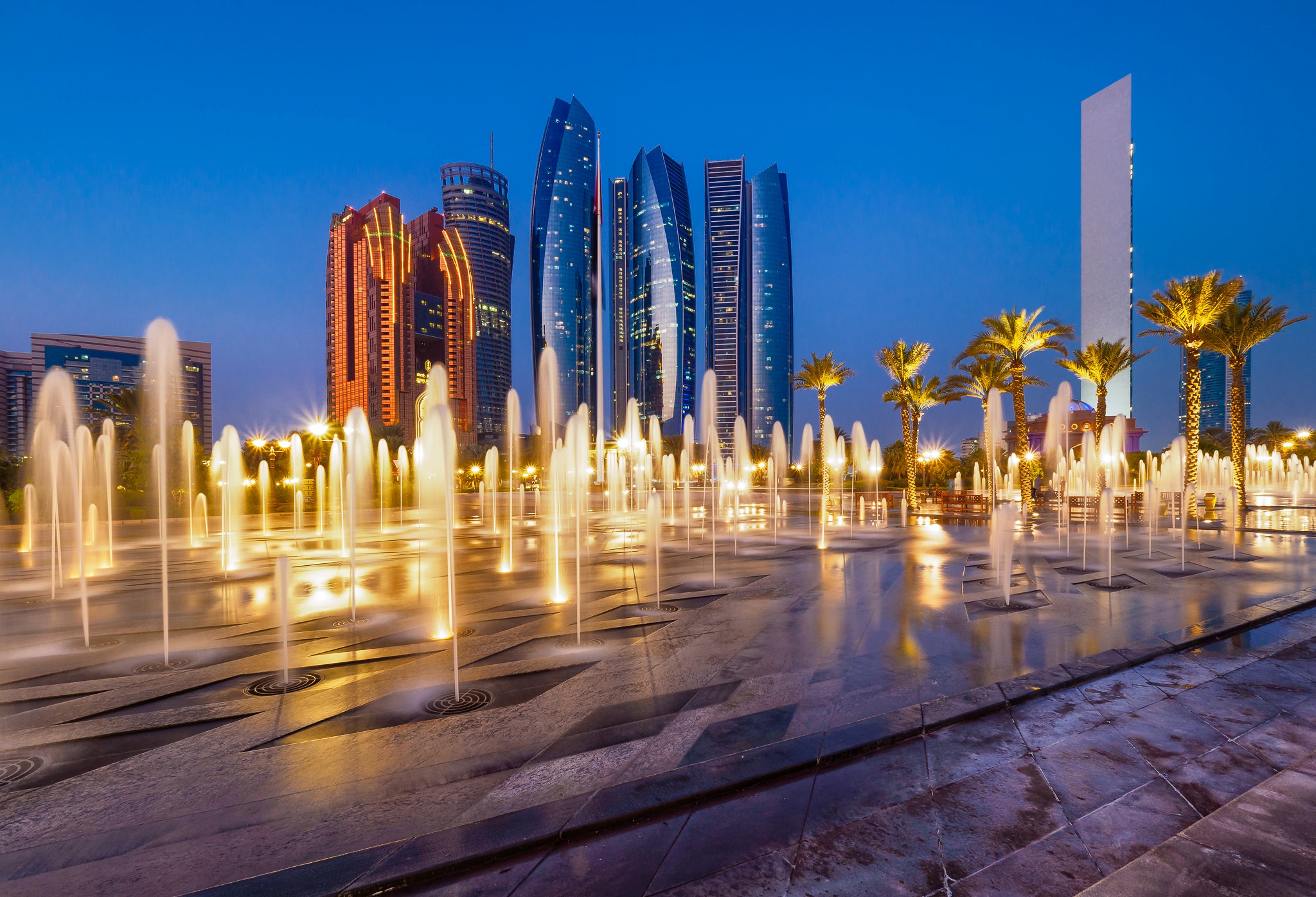 Столица ОАЭ Абу-Даби или Дубай