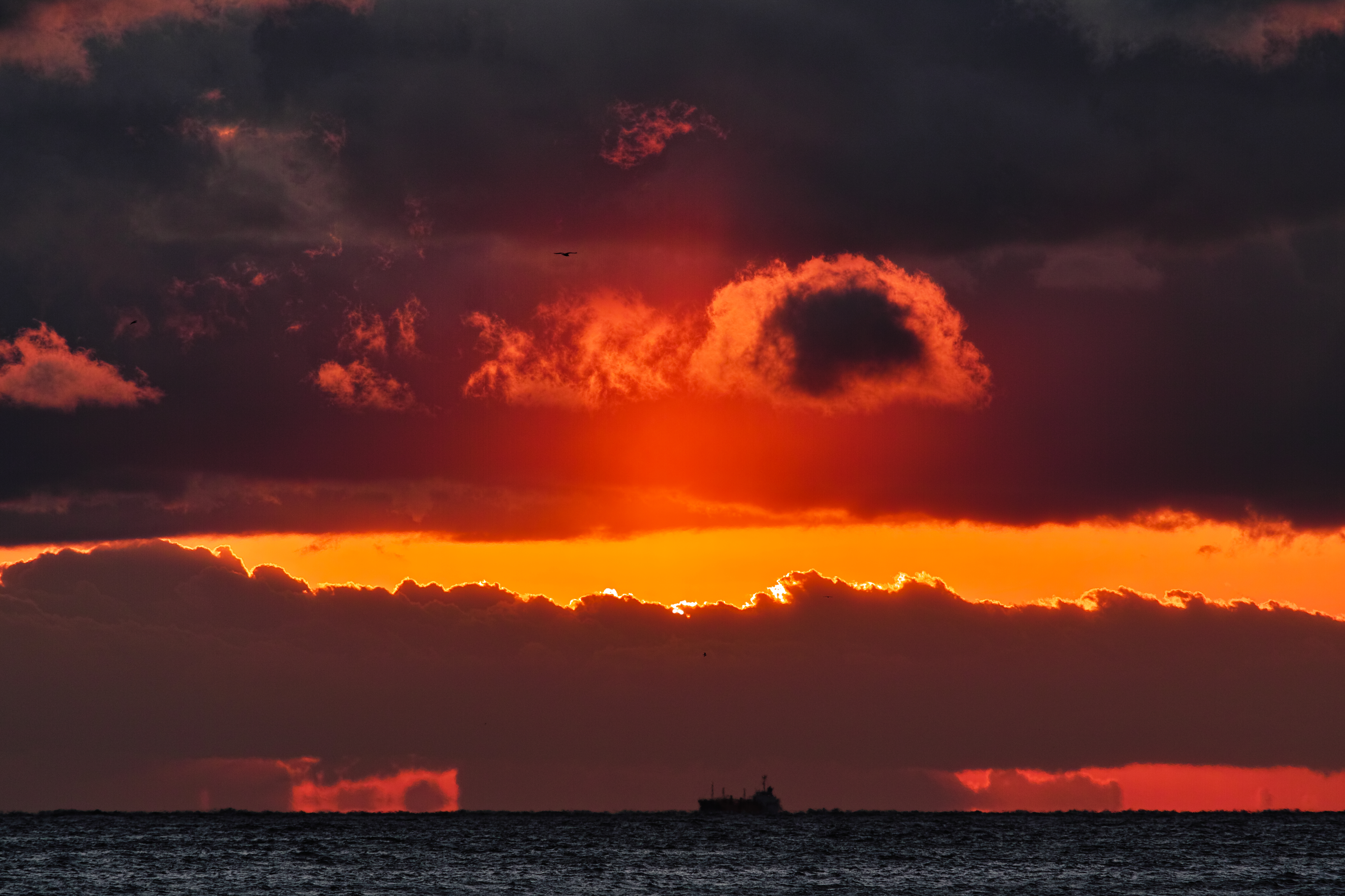 Laden Sie das Horizont, Hauptsächlich Bewölkt, Sunset, Clouds, Bedeckt, Natur, Schiff, Sea-Bild kostenlos auf Ihren PC-Desktop herunter