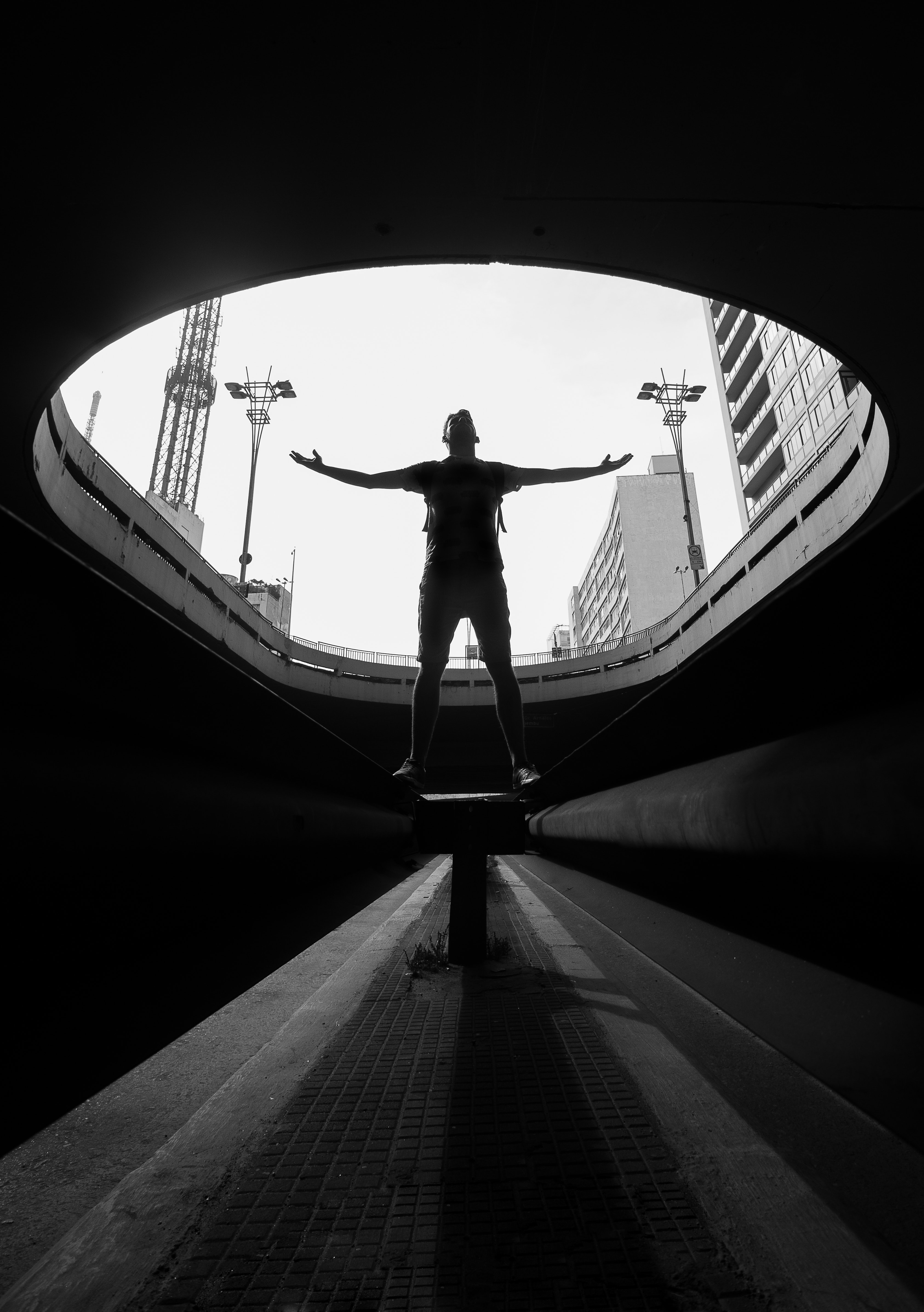 Free download wallpaper Shine, Light, Bw, Architecture, Silhouette, Chb, Man, Freedom on your PC desktop