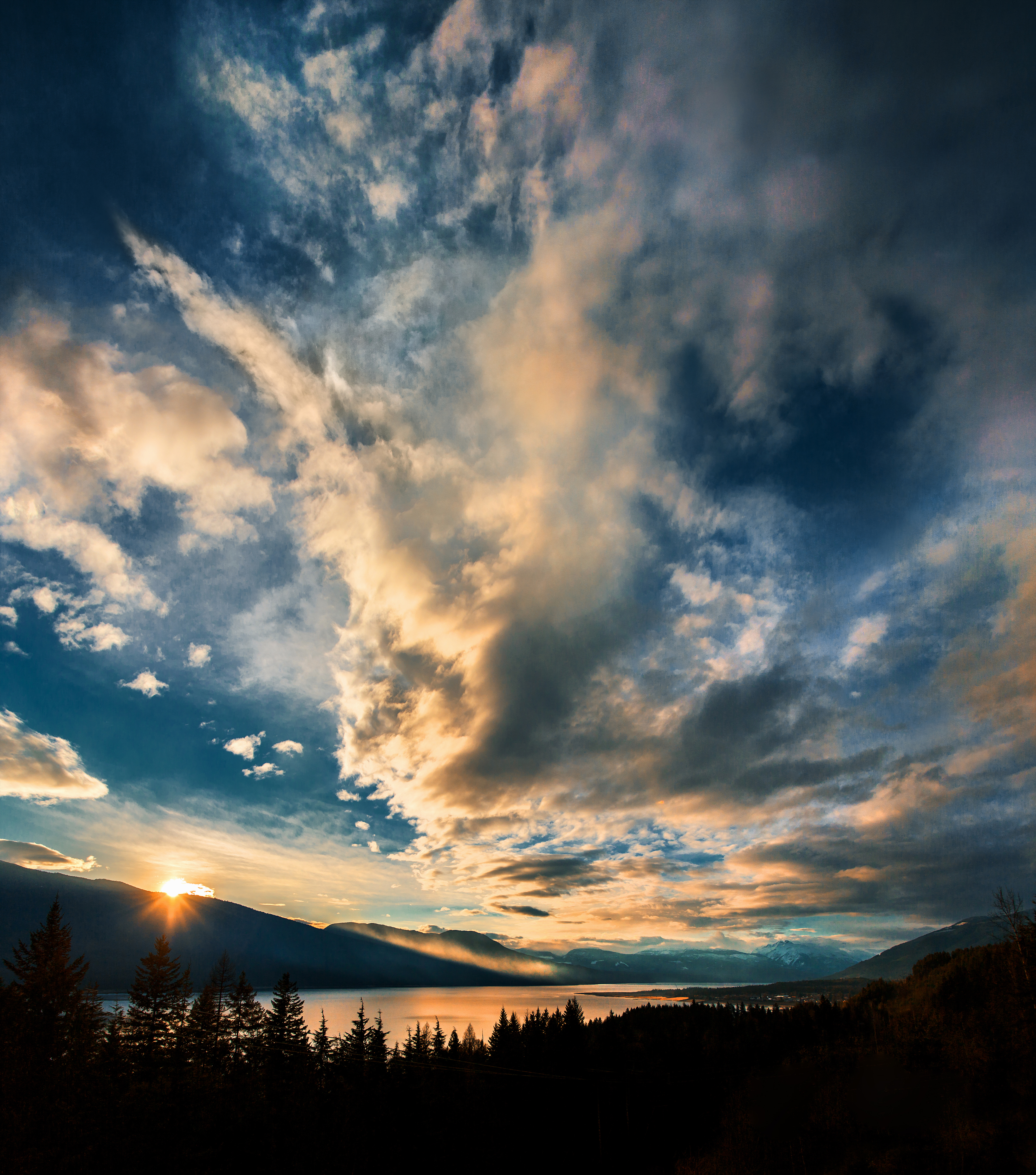 Laden Sie das Clouds, Horizont, Natur, Bäume, Sunset, See, Mountains, Landschaft-Bild kostenlos auf Ihren PC-Desktop herunter