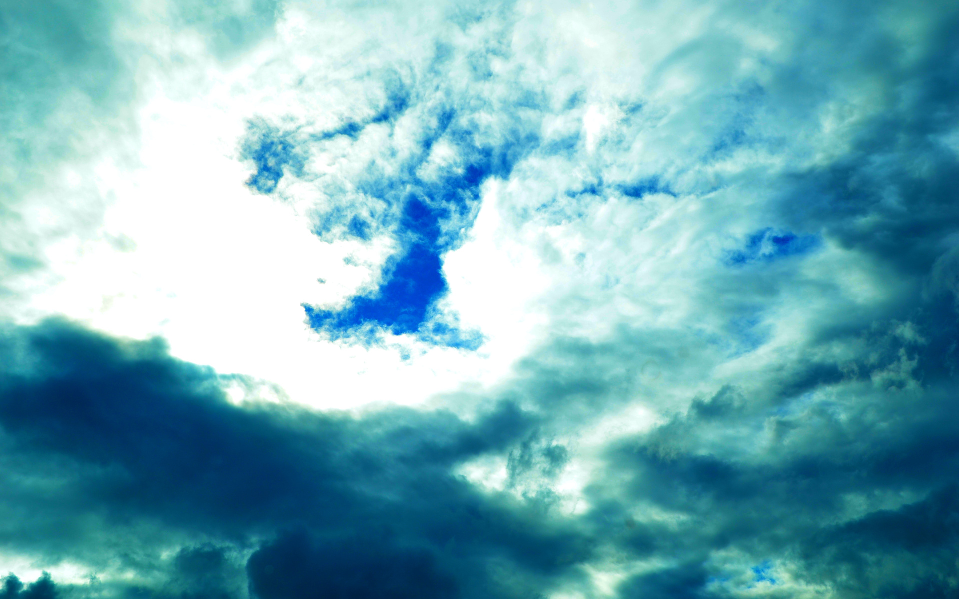 Небо над землей цветными красками ремикс. Обои на рабочий стол облака. В небесах тучи на земле ненастье незнание.