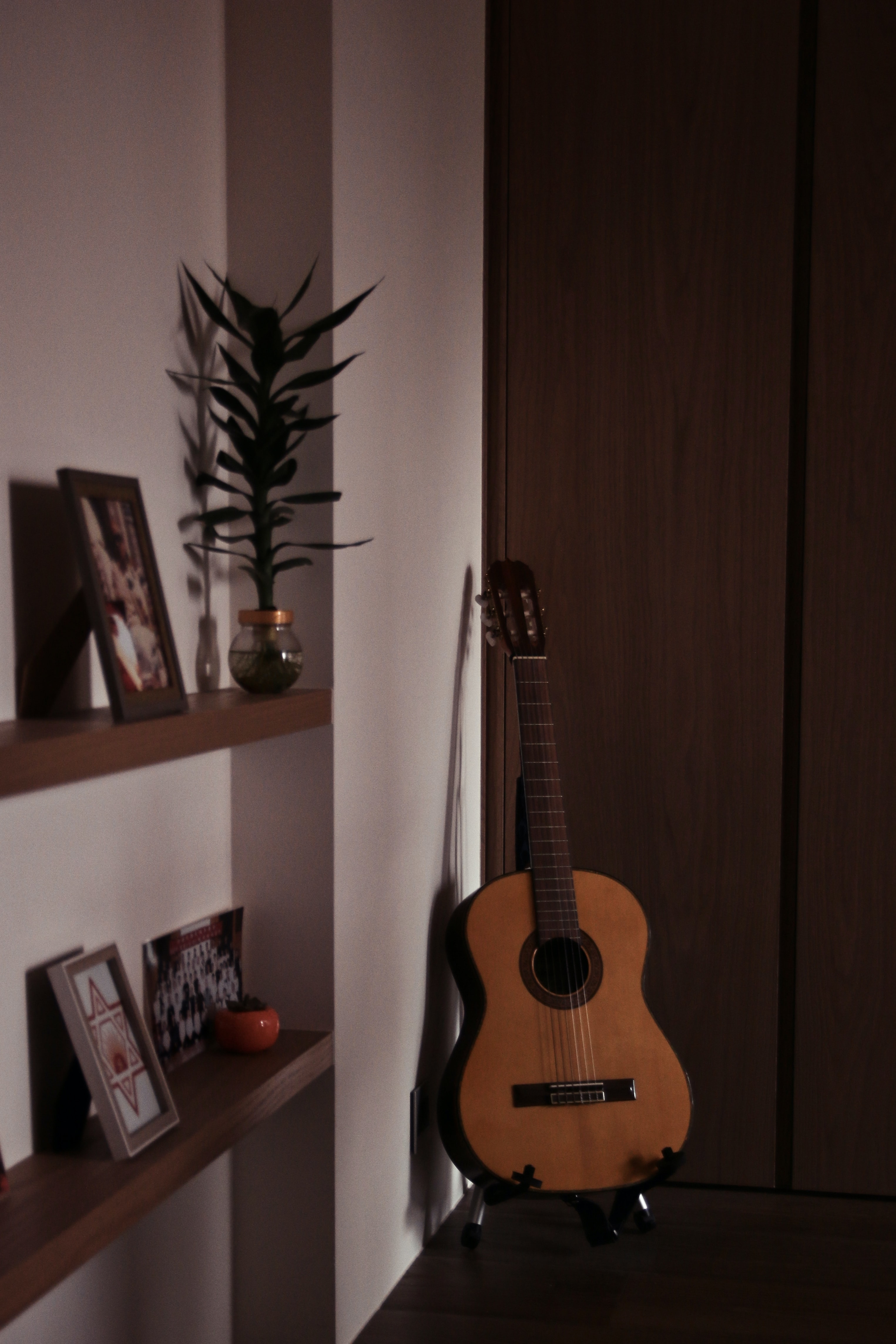 guitar, musical instrument, music, interior, room 1080p