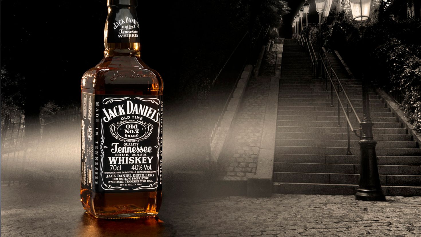 Jack daniels на столе