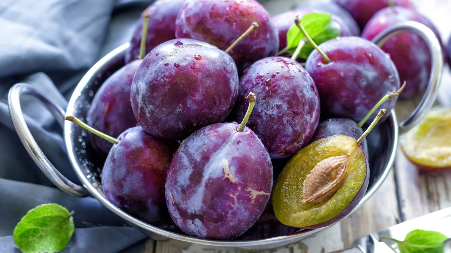 Сливовый или сливовый. Олхўри меваси. Super Plums алыча с косточкой. Сливы и на них свет. Слива без косточек сорт Миракл.