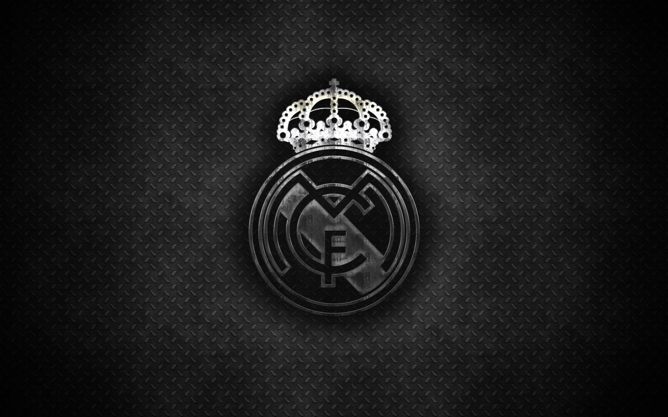 Эмблема Реал Мадрид на черном фоне