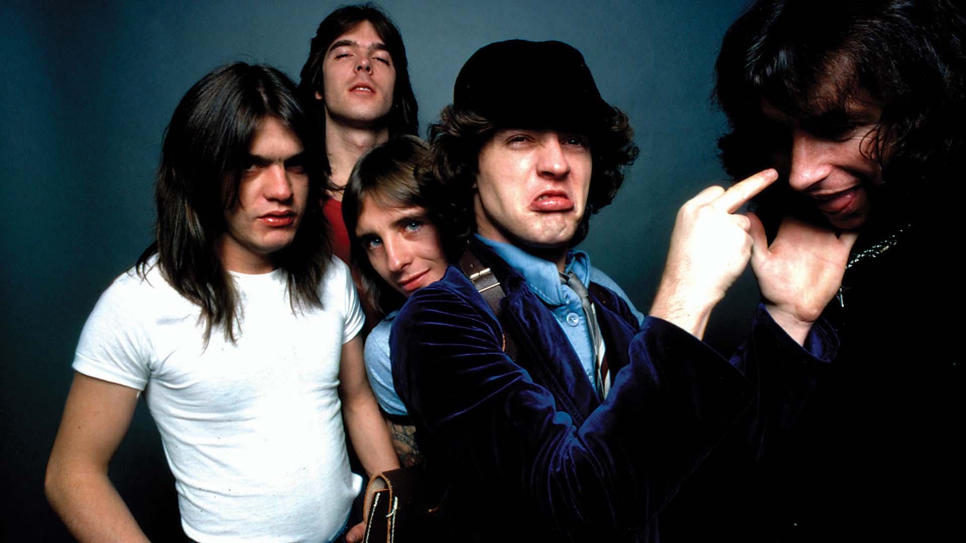 Группа шучу. AC/DC группа. Рок группа Эйси ДИСИ. AC DC 1979. AC DC 70s.