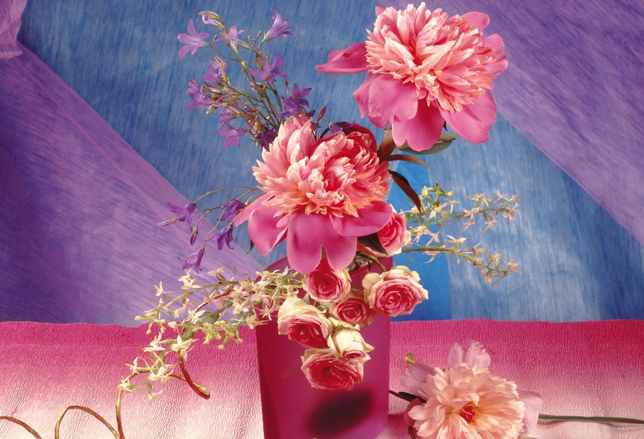740592 завантажити картинку ваза, створено людиною, квітка, півонія, рожева квітка - шпалери і заставки безкоштовно