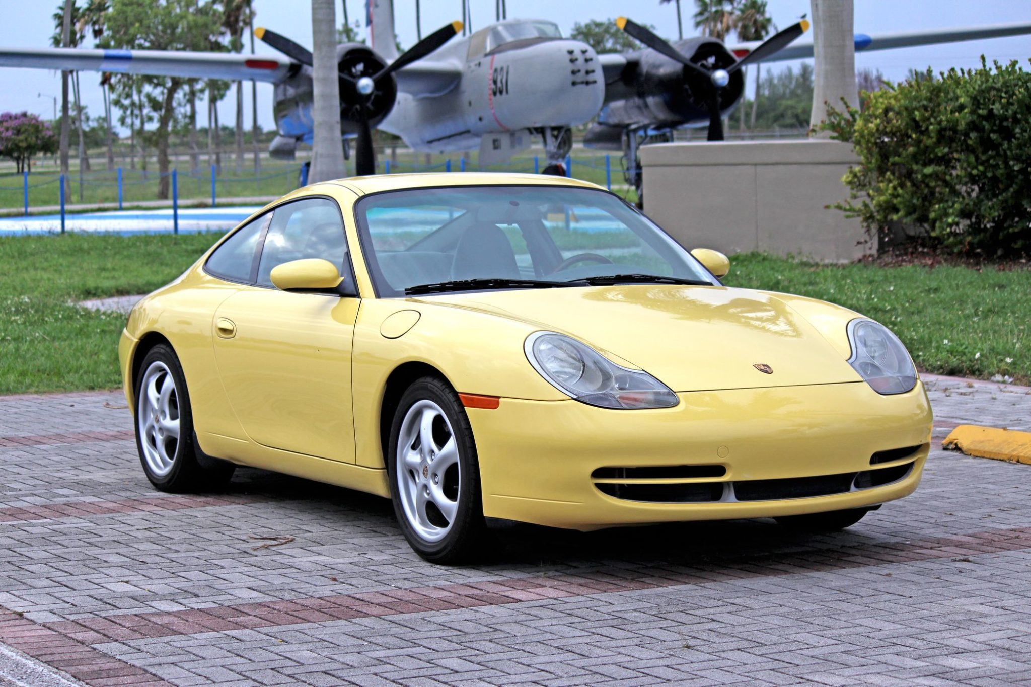 Porsche 996 Р¶РµР»С‚С‹Р№