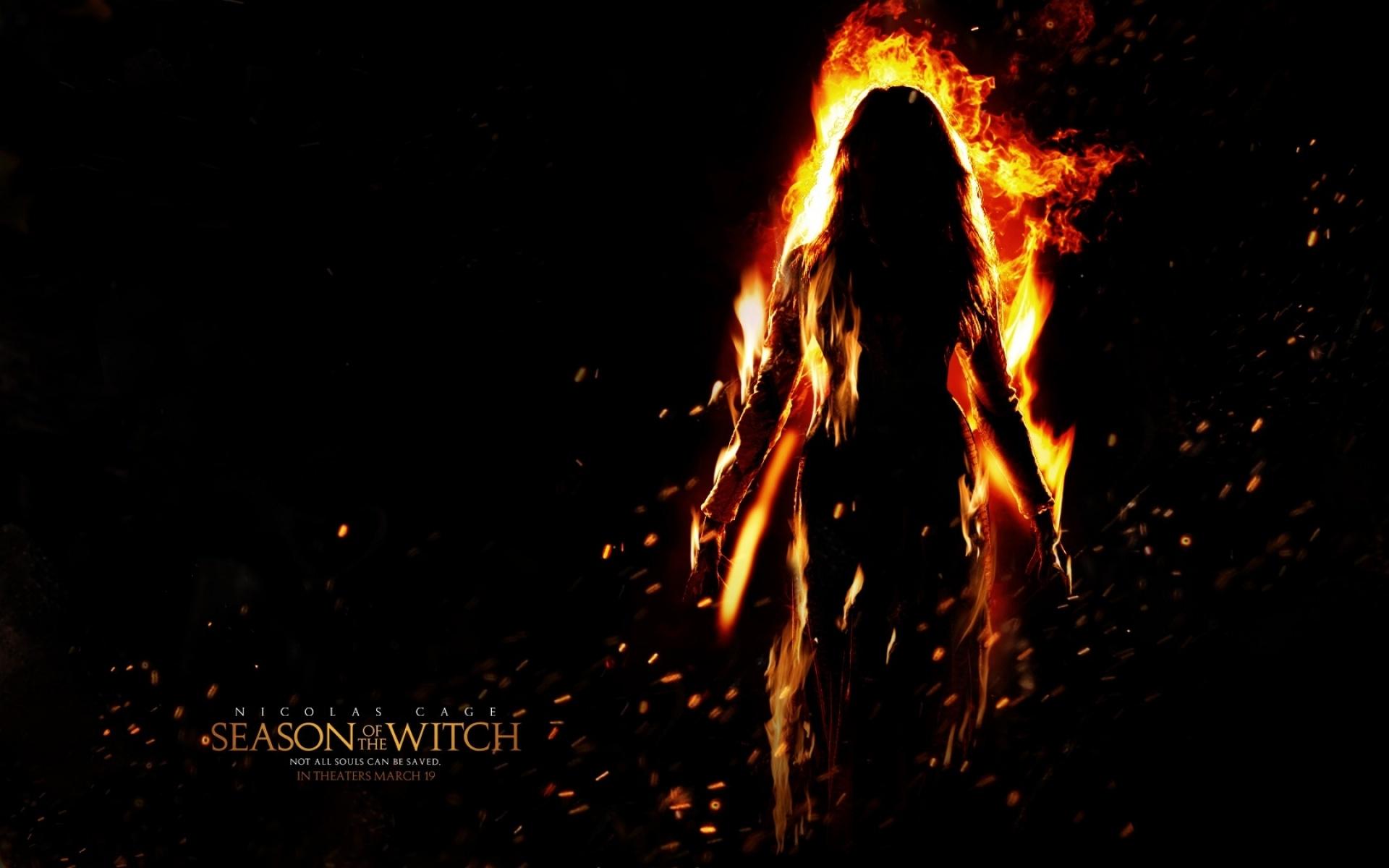 Девушка на фоне огня