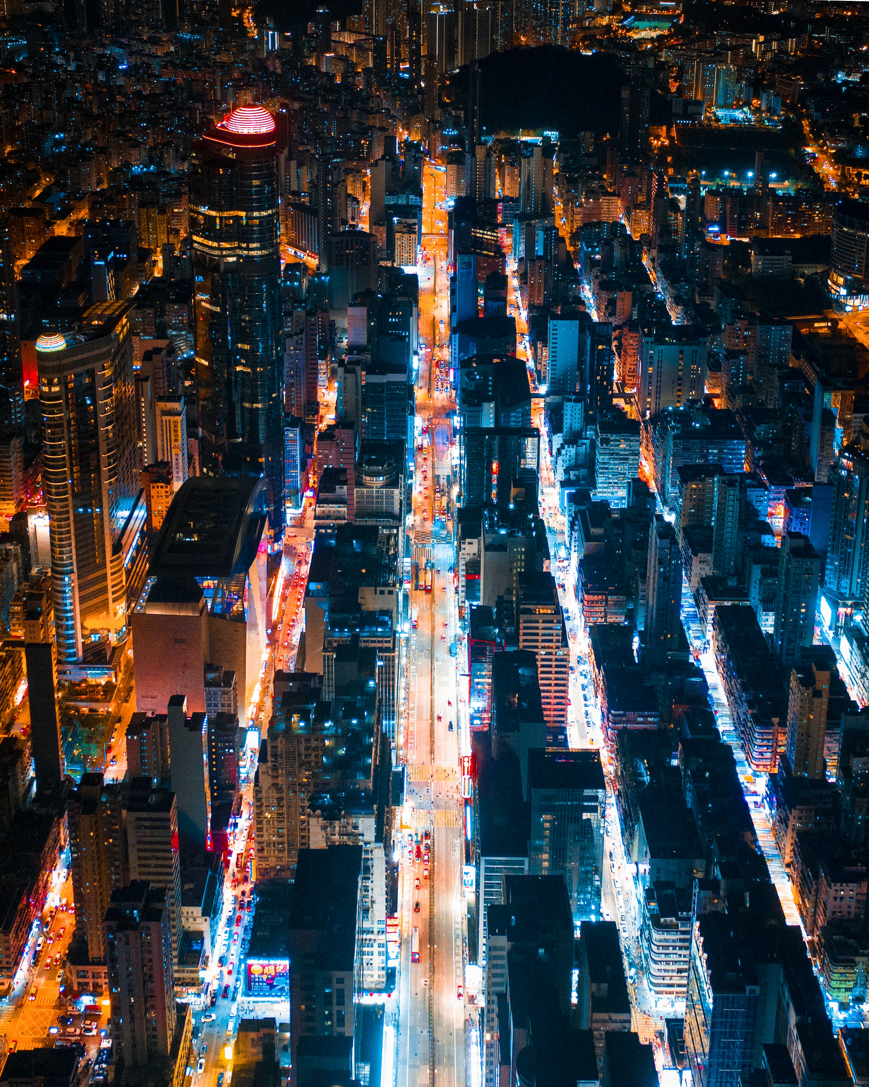 Скачать картинку Огни, Здания, Гонконг, Дорога, Города, Ночной Город в телефон бесплатно.