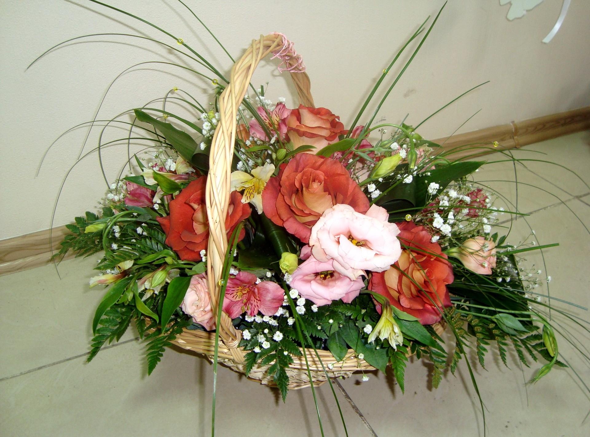 flowers, roses, fern, alstroemeria, gypsophilus, gipsophile, basket, composition, lisianthus russell, lisiantus russell