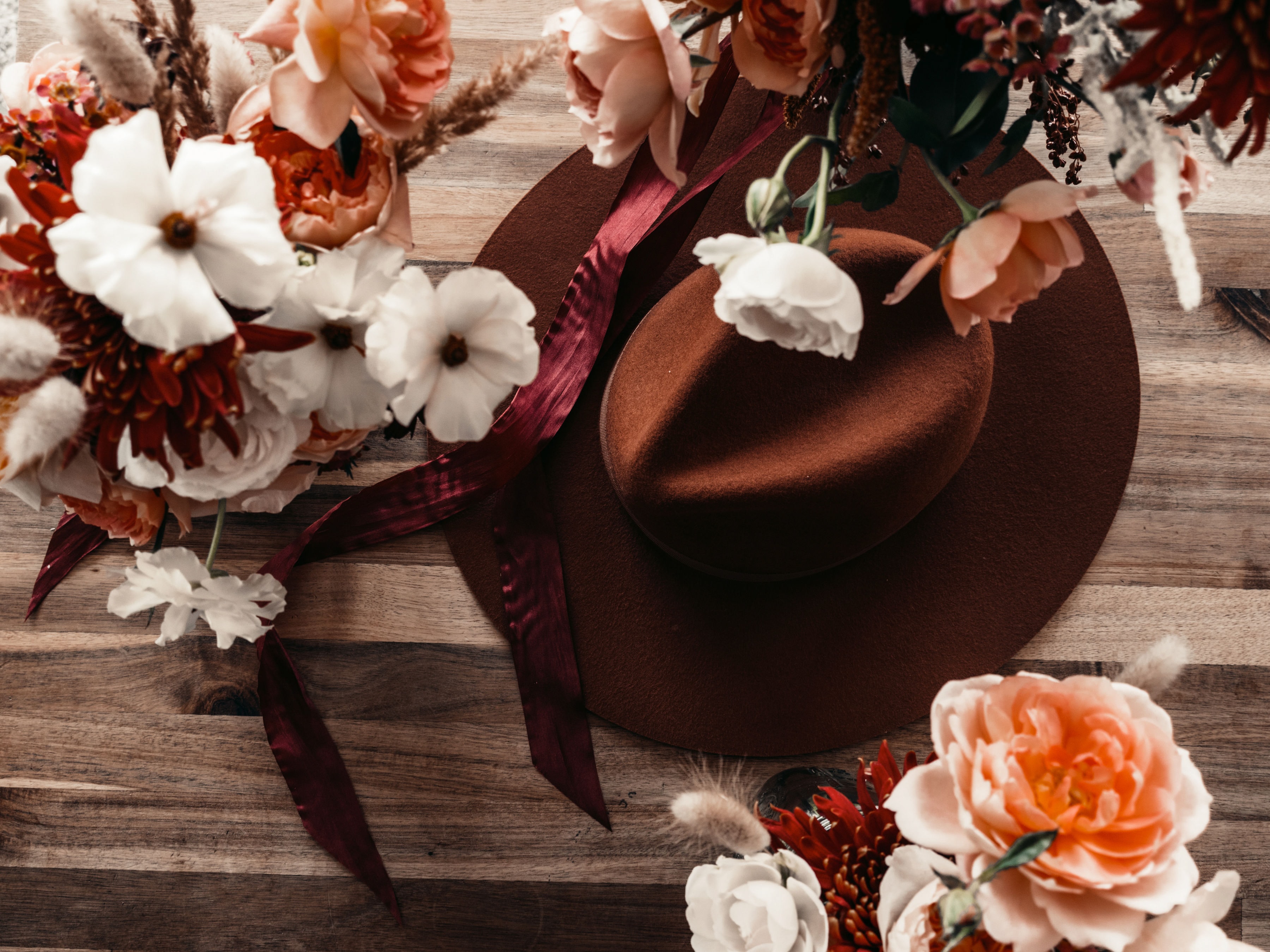 wallpapers still life, flowers, miscellanea, miscellaneous, hat