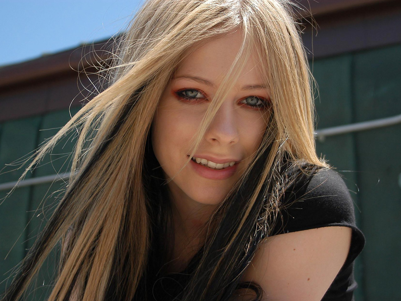 Cool Backgrounds  Avril Lavigne