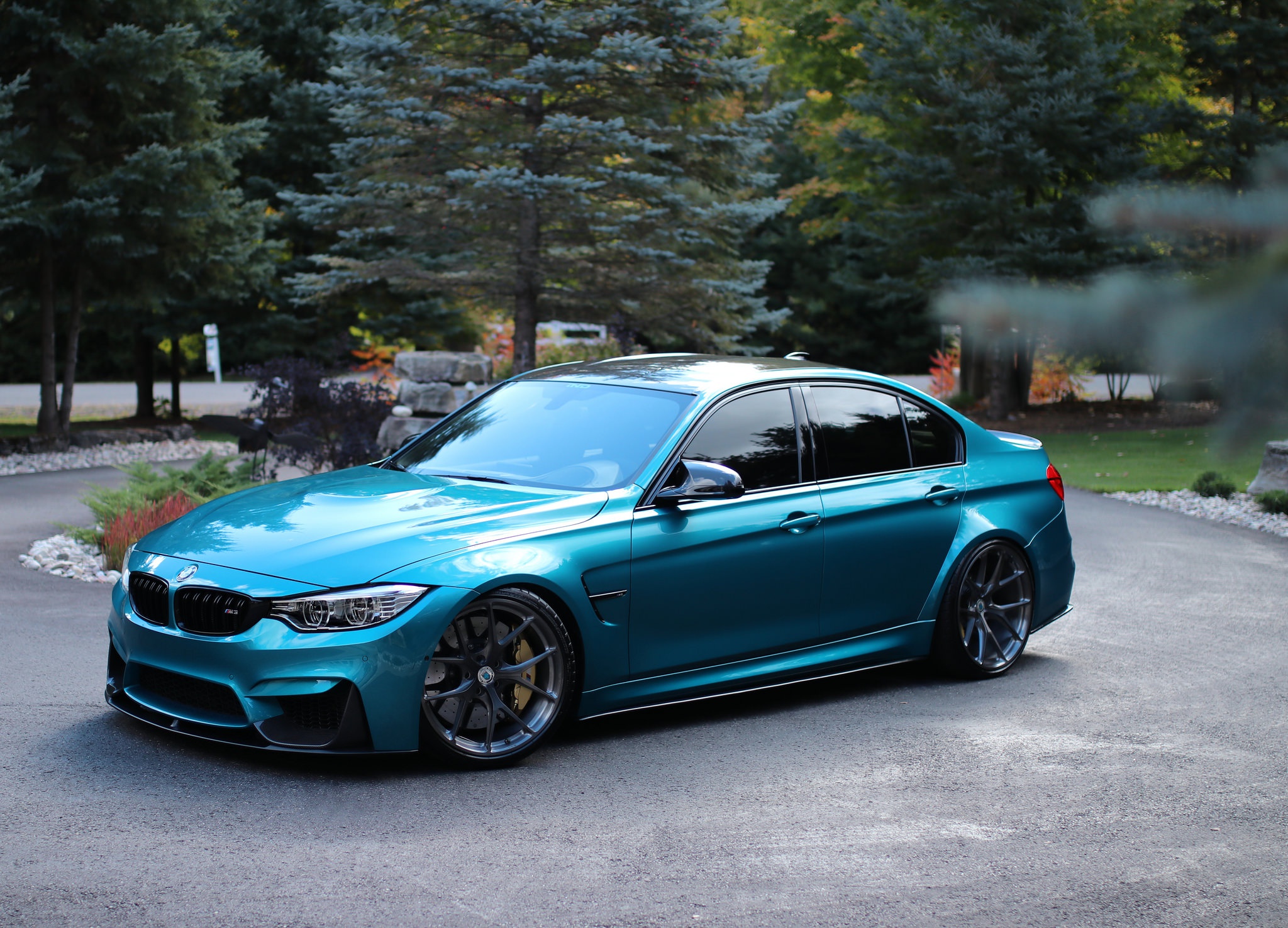 BMW f80 синяя