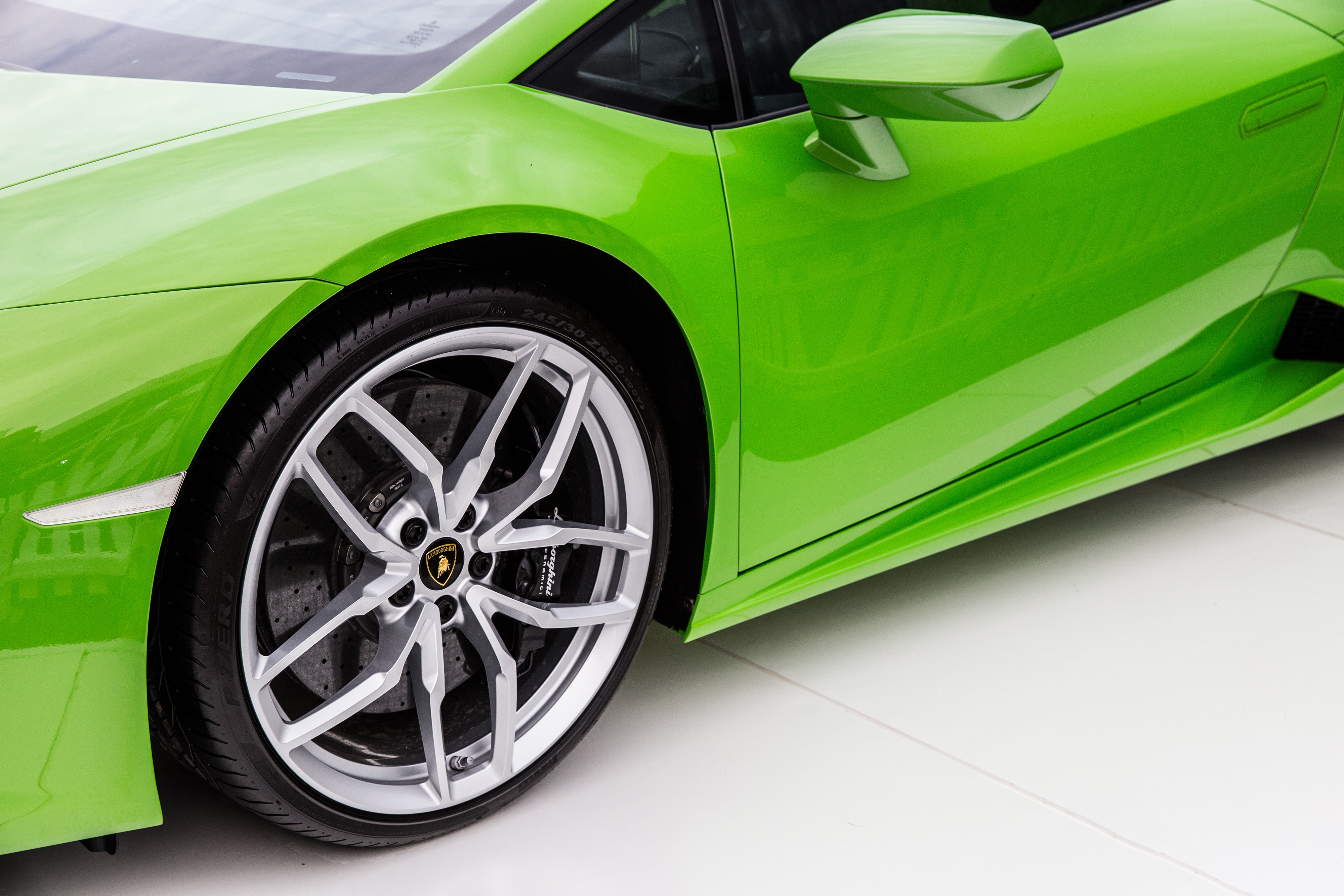 Скачать картинку Тачки (Cars), Дверь, Колесо, Зеленый, Ламборджини (Lamborghini) в телефон бесплатно.
