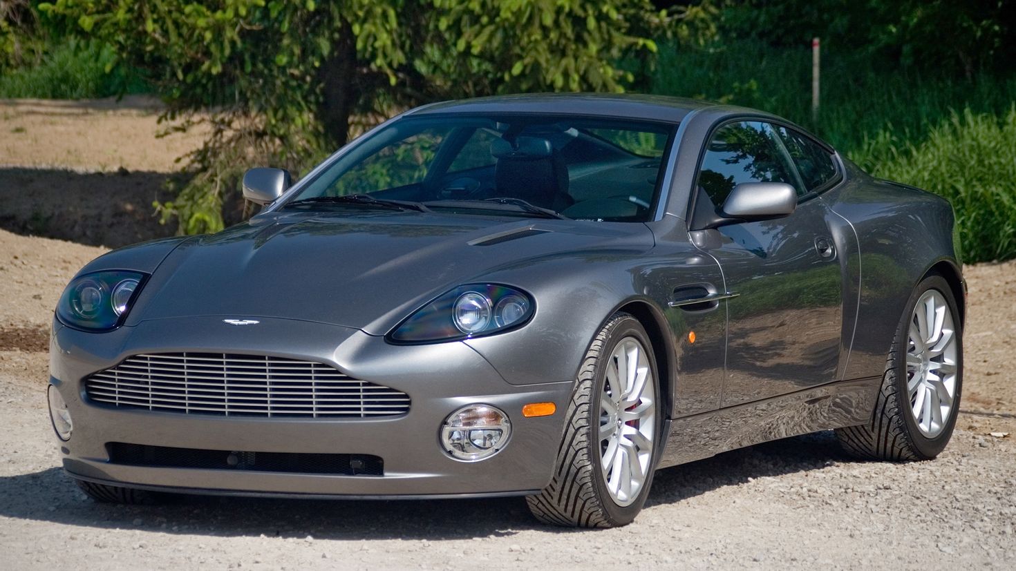 Aston Martin v12 Vanquish