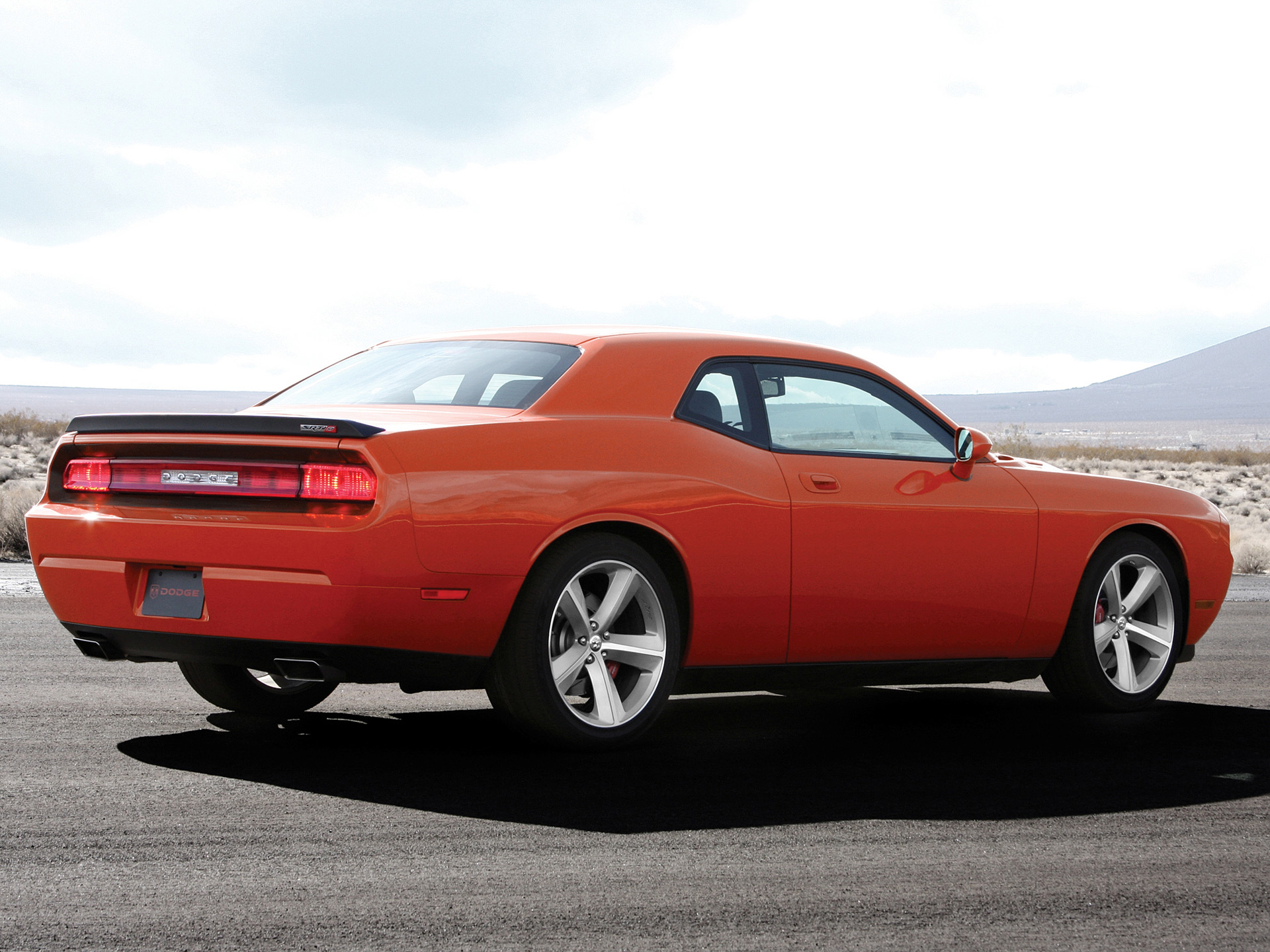 Фото dodge challenger srt