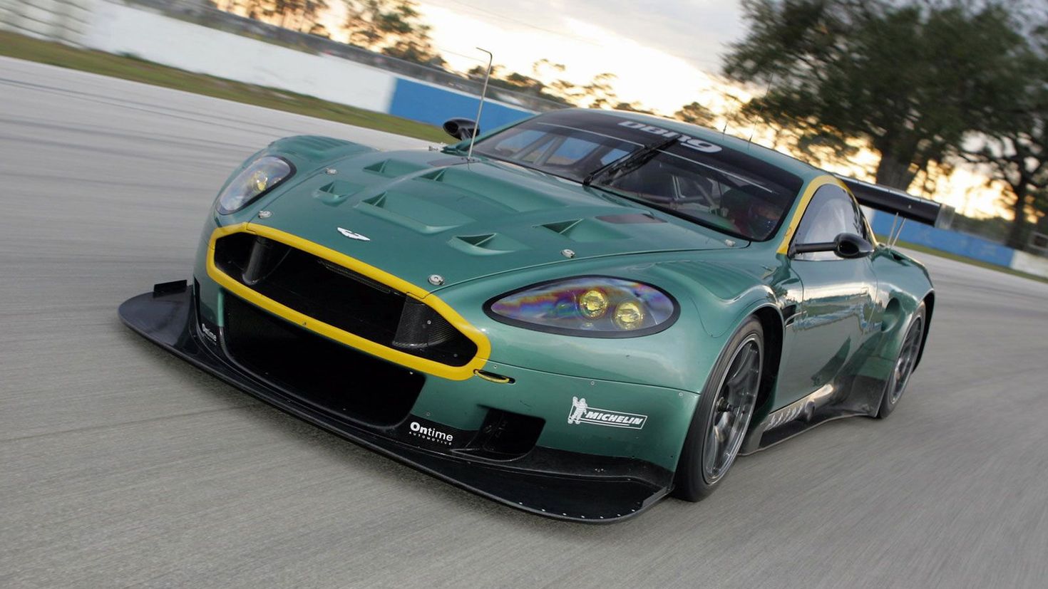Aston Martin db9 зеленый