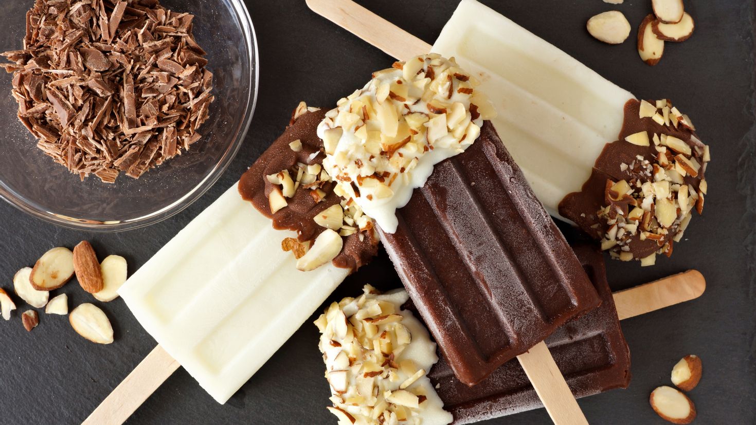 Choco ice. Шоколадное мороженое эскимо. Мороженое эскимо с орехом и шоколадом. Мороженое шоколадное эскимо с орешками. Шоколад с орехами.