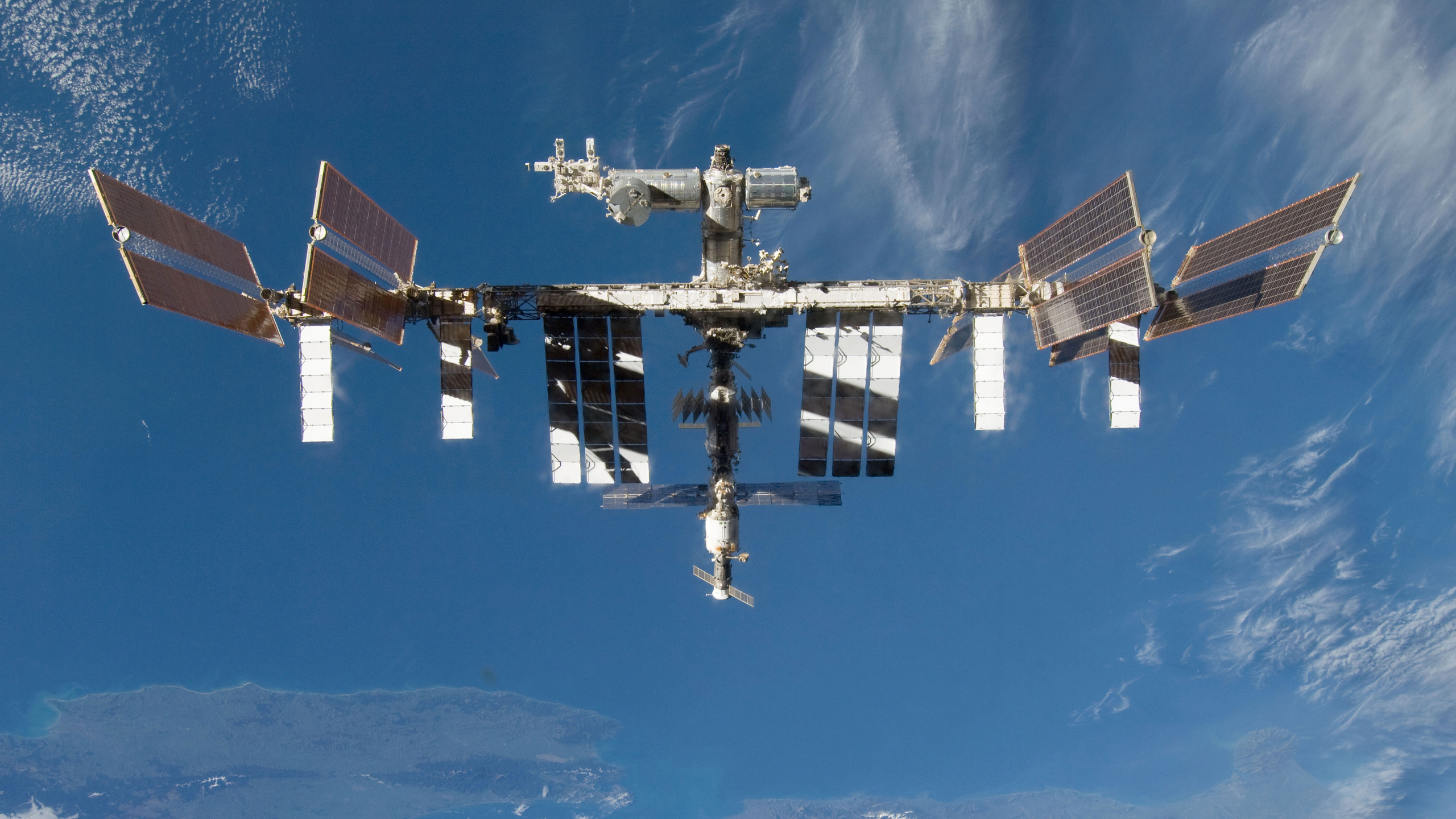Какая космическая станция сейчас работает. Космическая станция МКС. Международная Космическая станция ISS. МКС Интернациональная станция. Орбита станции МКС.
