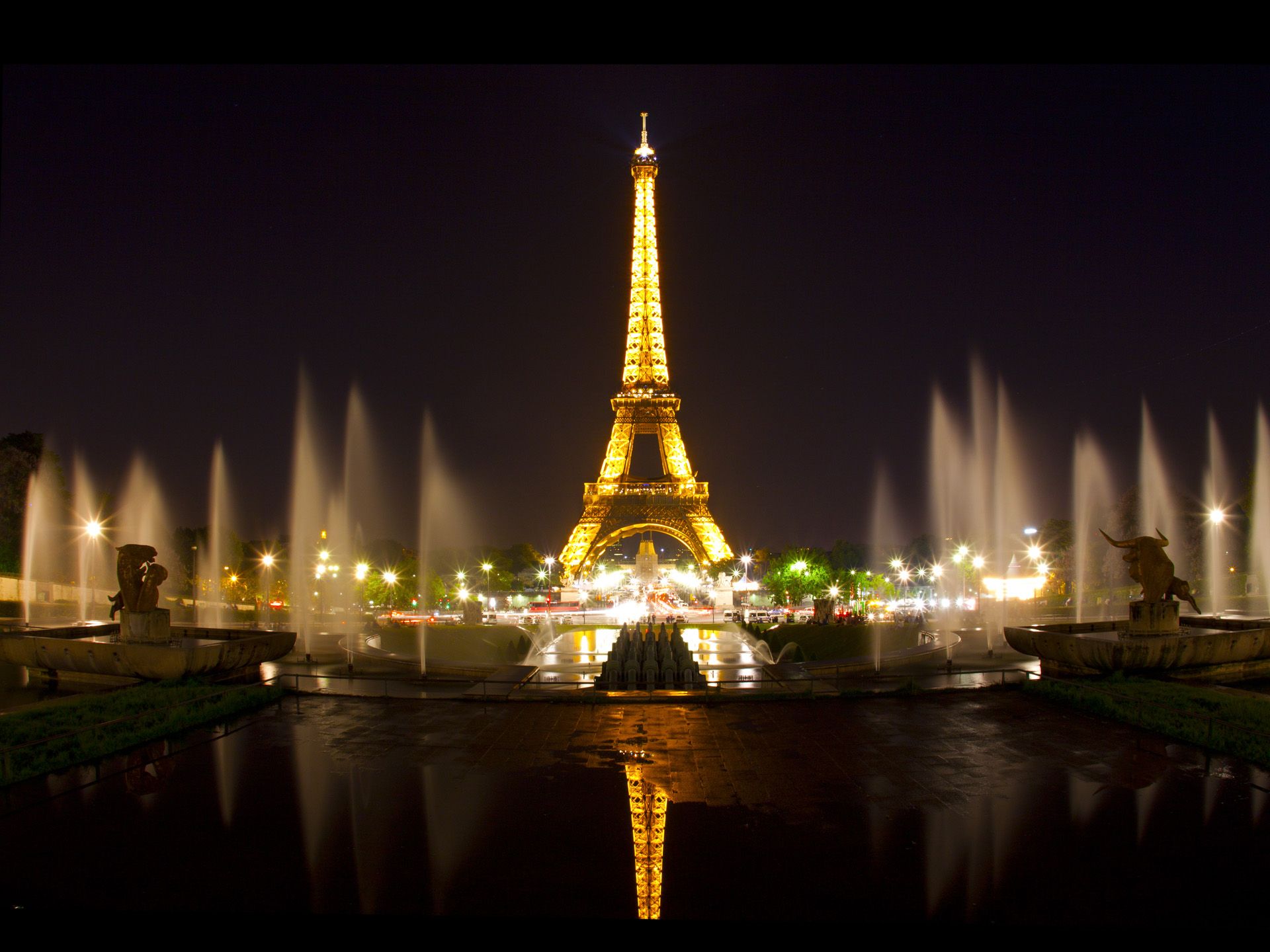 Франция Париж Эйфелева башня фонтан