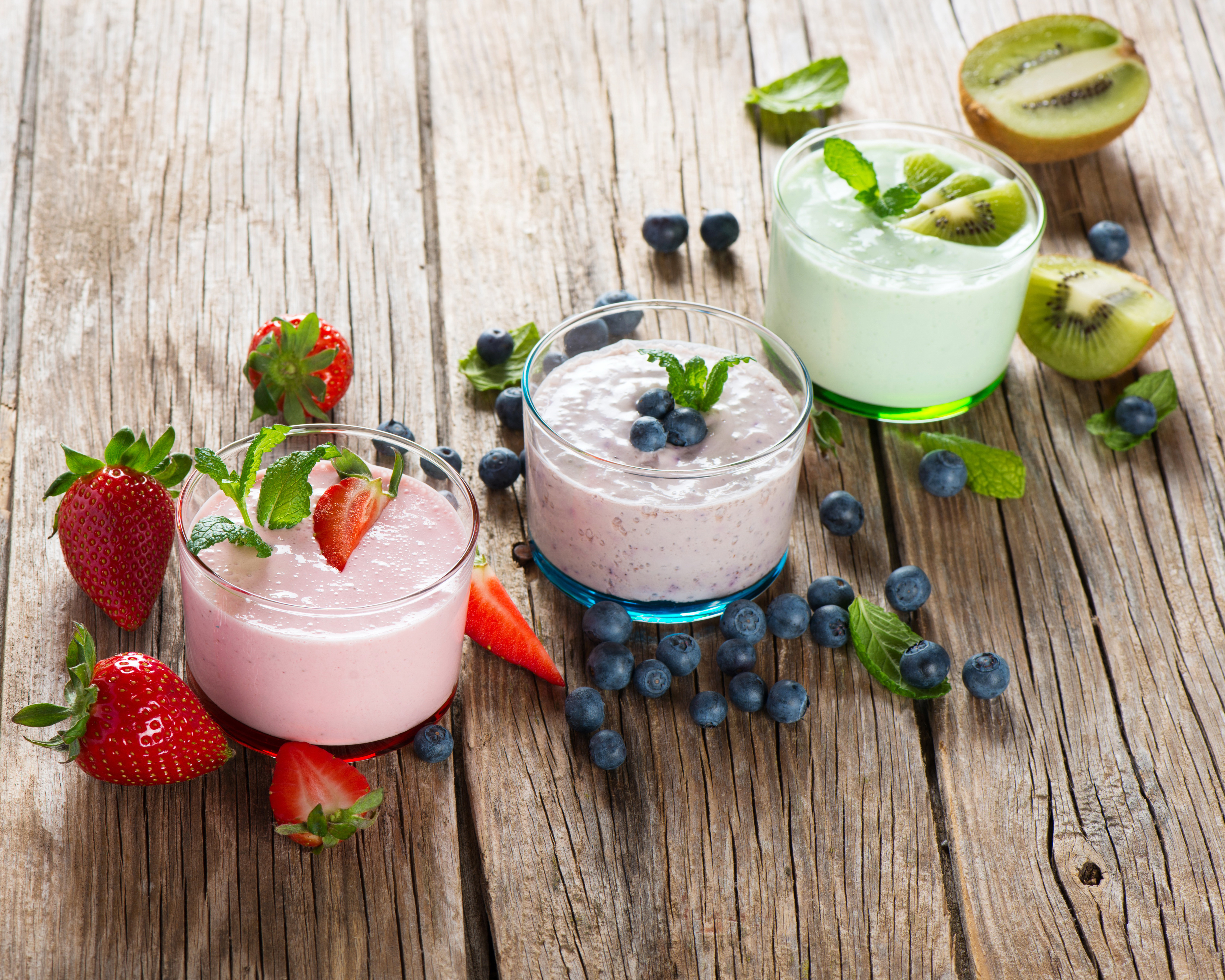 food, yogurt, berry, blueberry, drink, fruit, kiwi, smoothie, still life, strawberry