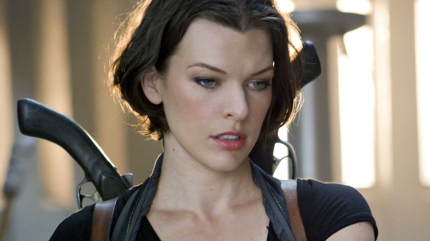 Im milla. Милла Йовович. Йовович обитель зла. Milla Jovovich Resident Evil. Милла Йовович обитель зла 1.