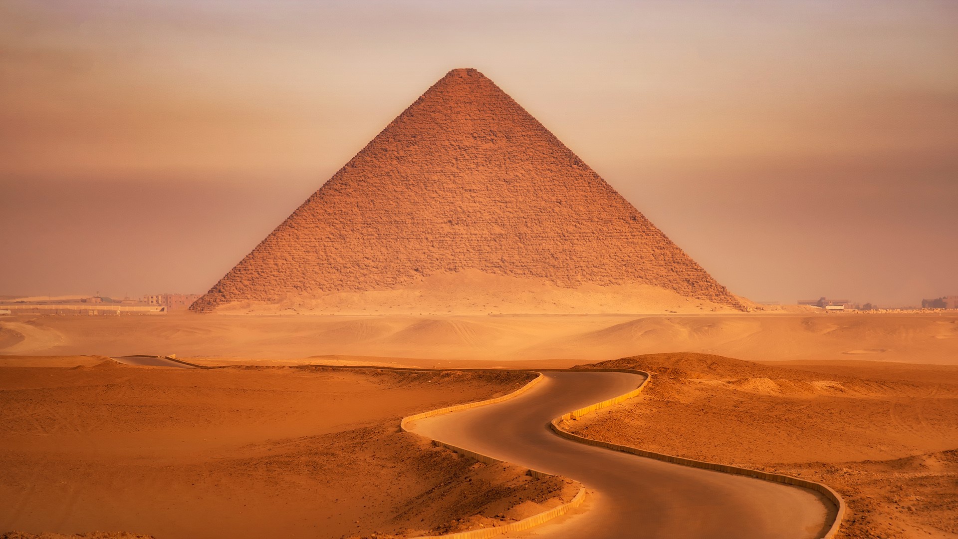 Пустыни Египта с пирамидами